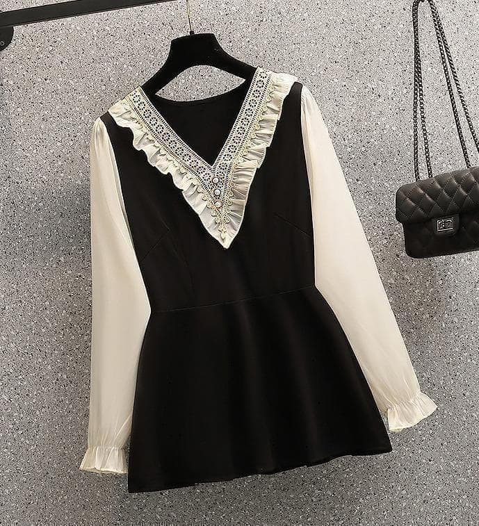 大きいサイズ 新品 秋冬 フリル Vネック トップス 黒×白 韓国風　長袖