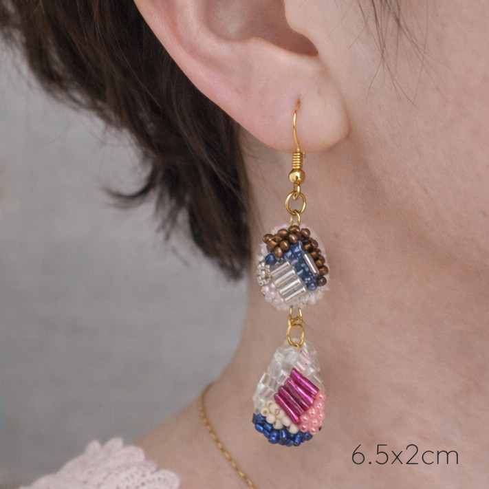 手刺繍ピアス　だいたいの記憶