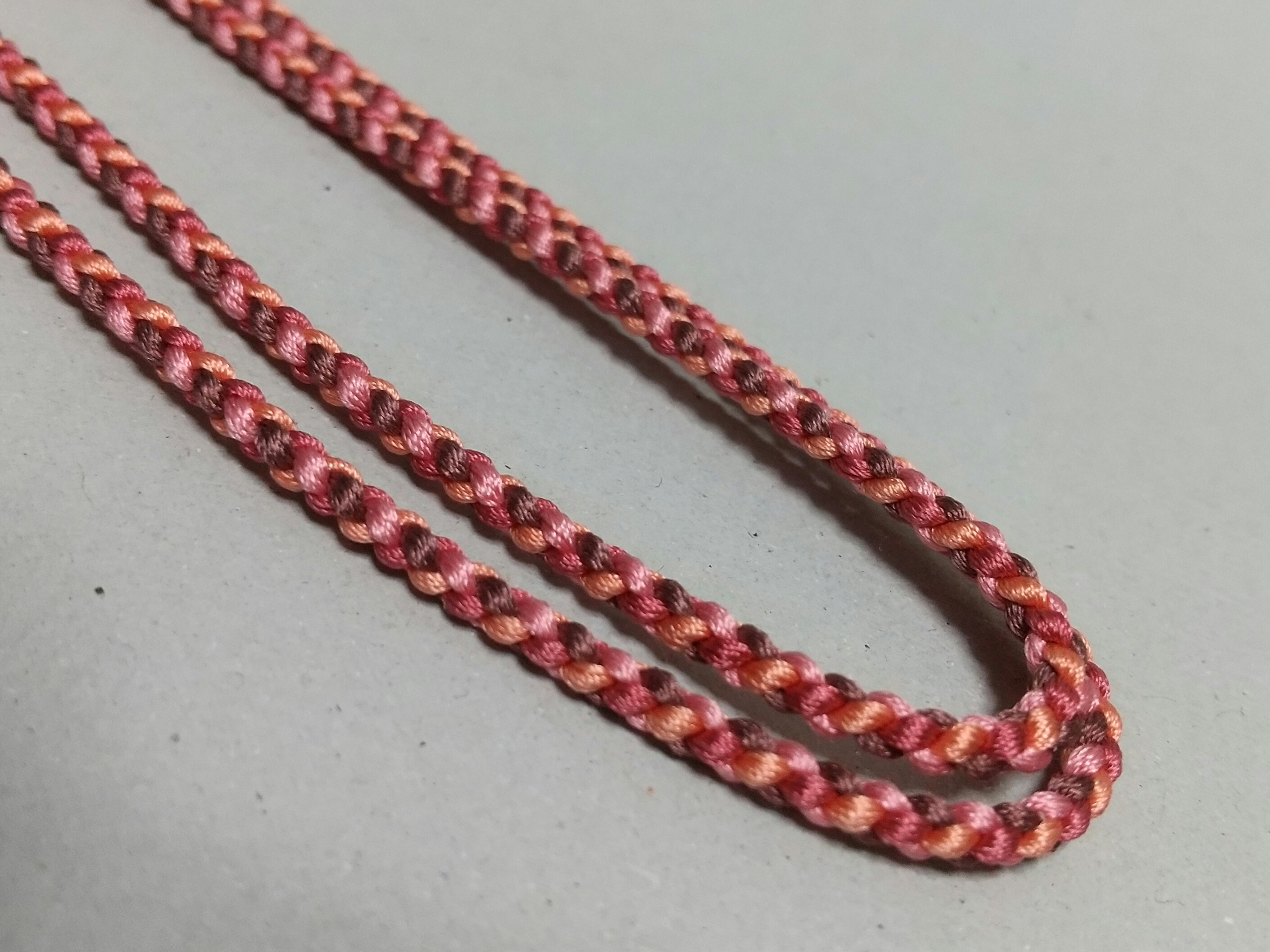 自由な紐(桃色系)春色　両房の始末済み　66cm　5mmの穴が通る　No.80/100