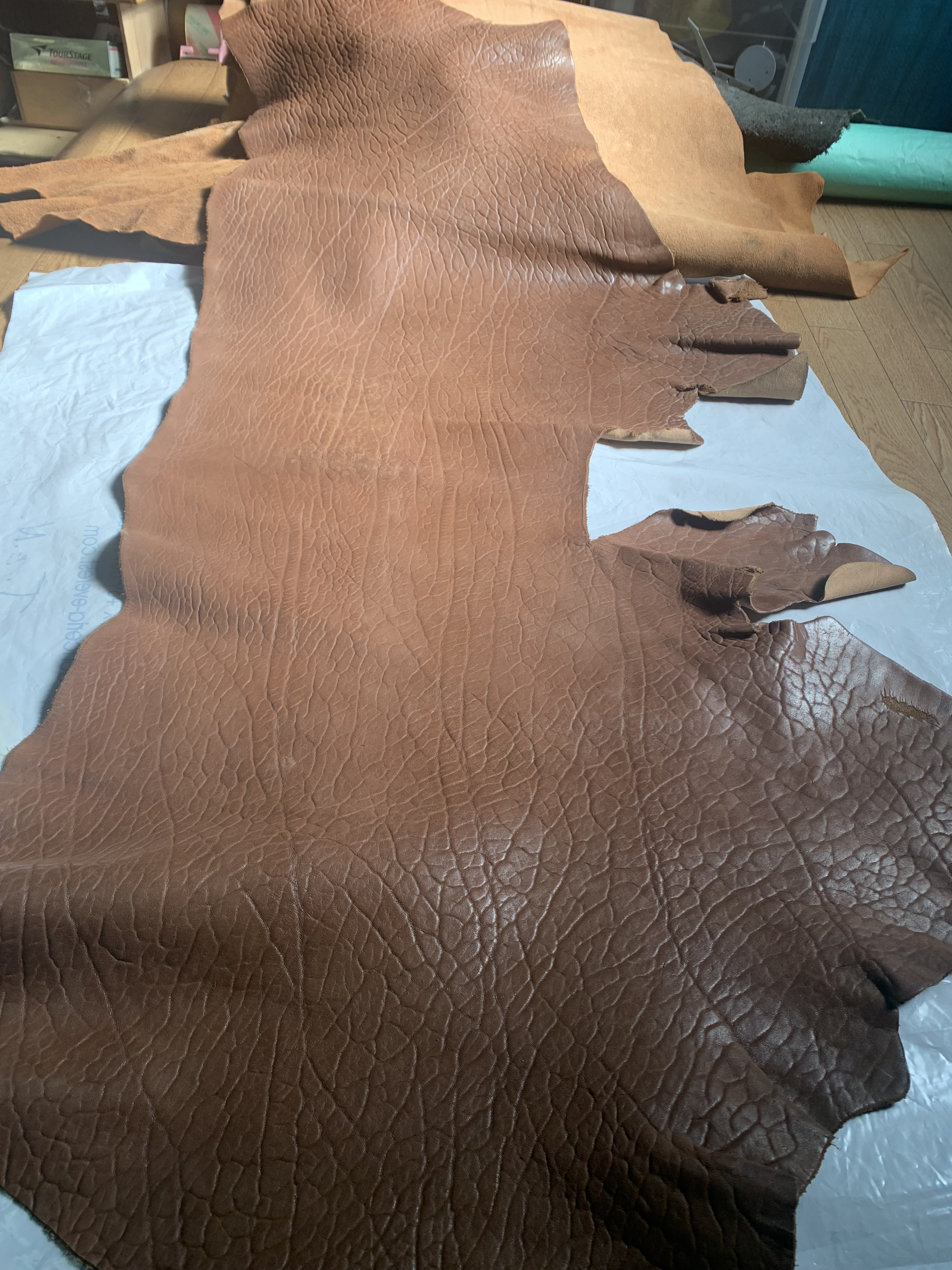 イタリア製牛ヌメショルダー シュリンク  C-33