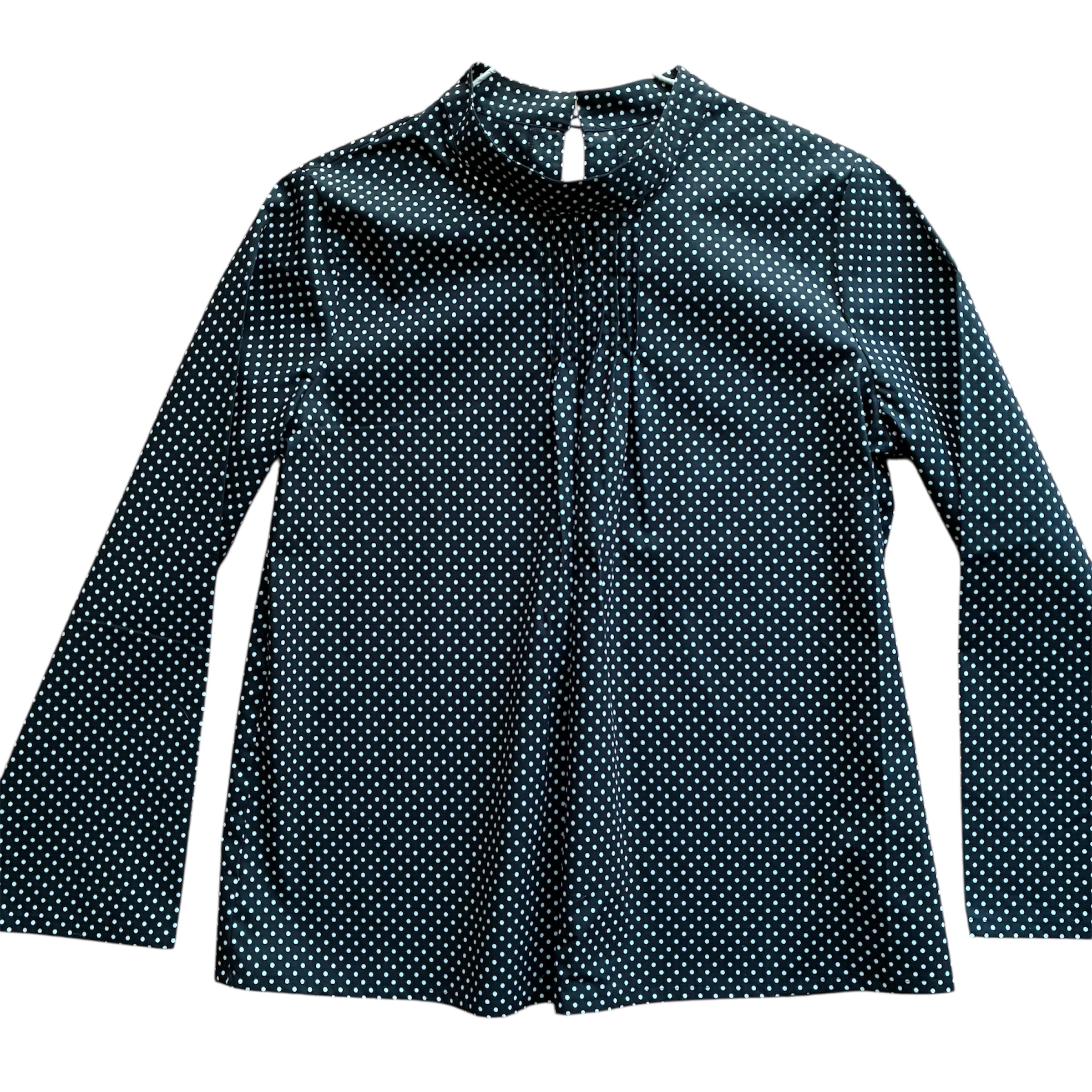 ピンタックブラウス