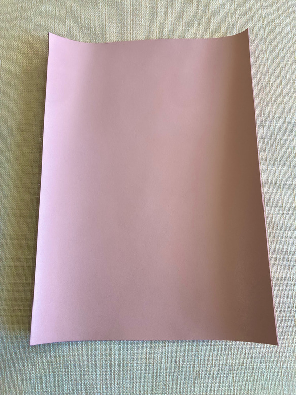 革　A4　アソート3色　ピンク・ブルー・イエロー　3枚　ハンドメイド　レザークラフト　本革 2枚目の画像