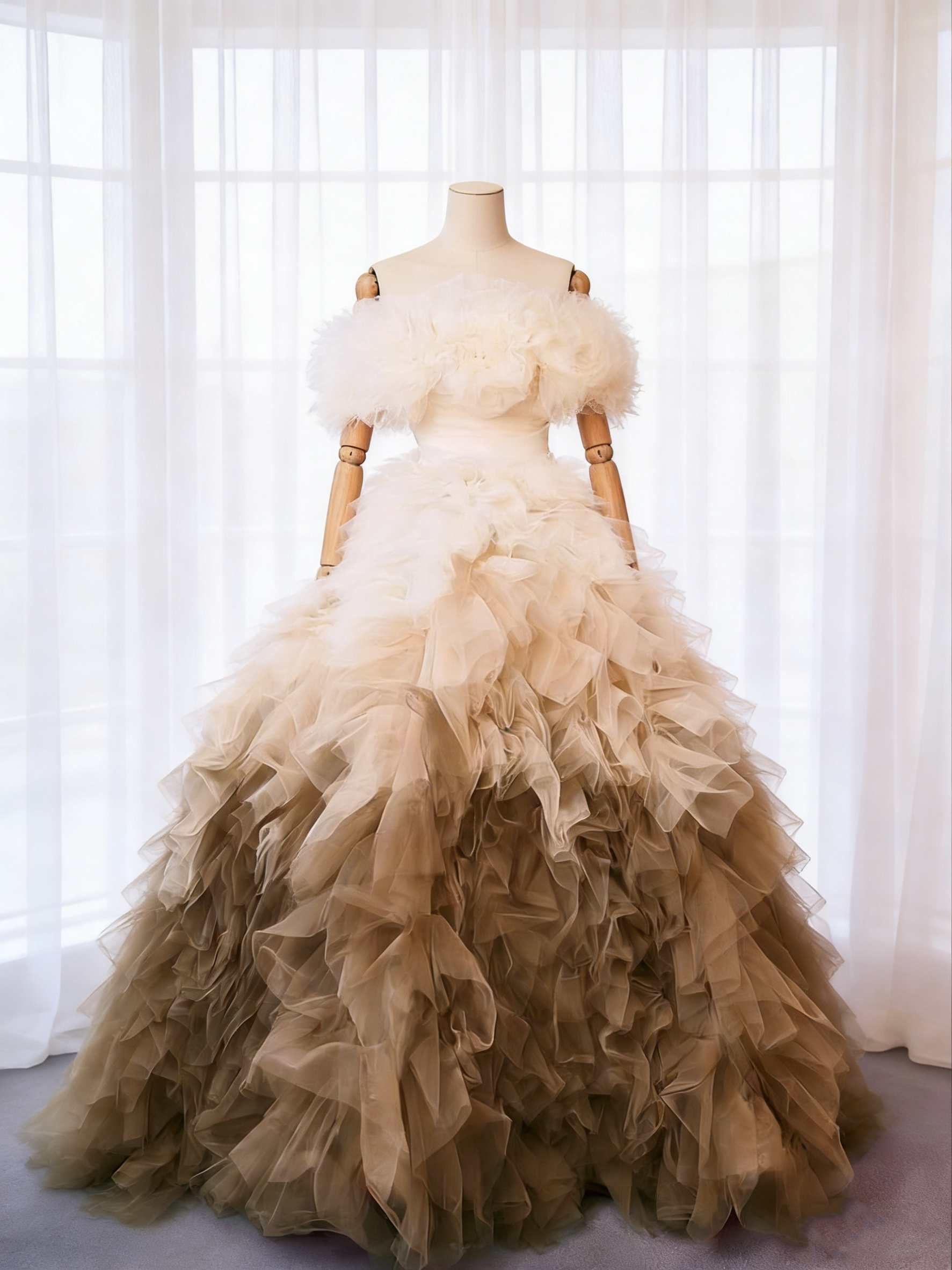 送料無料！カラードレス オフショルダー グラデーションドレス ベージュ ブラウン  もこもこドレス 結婚式/披露宴