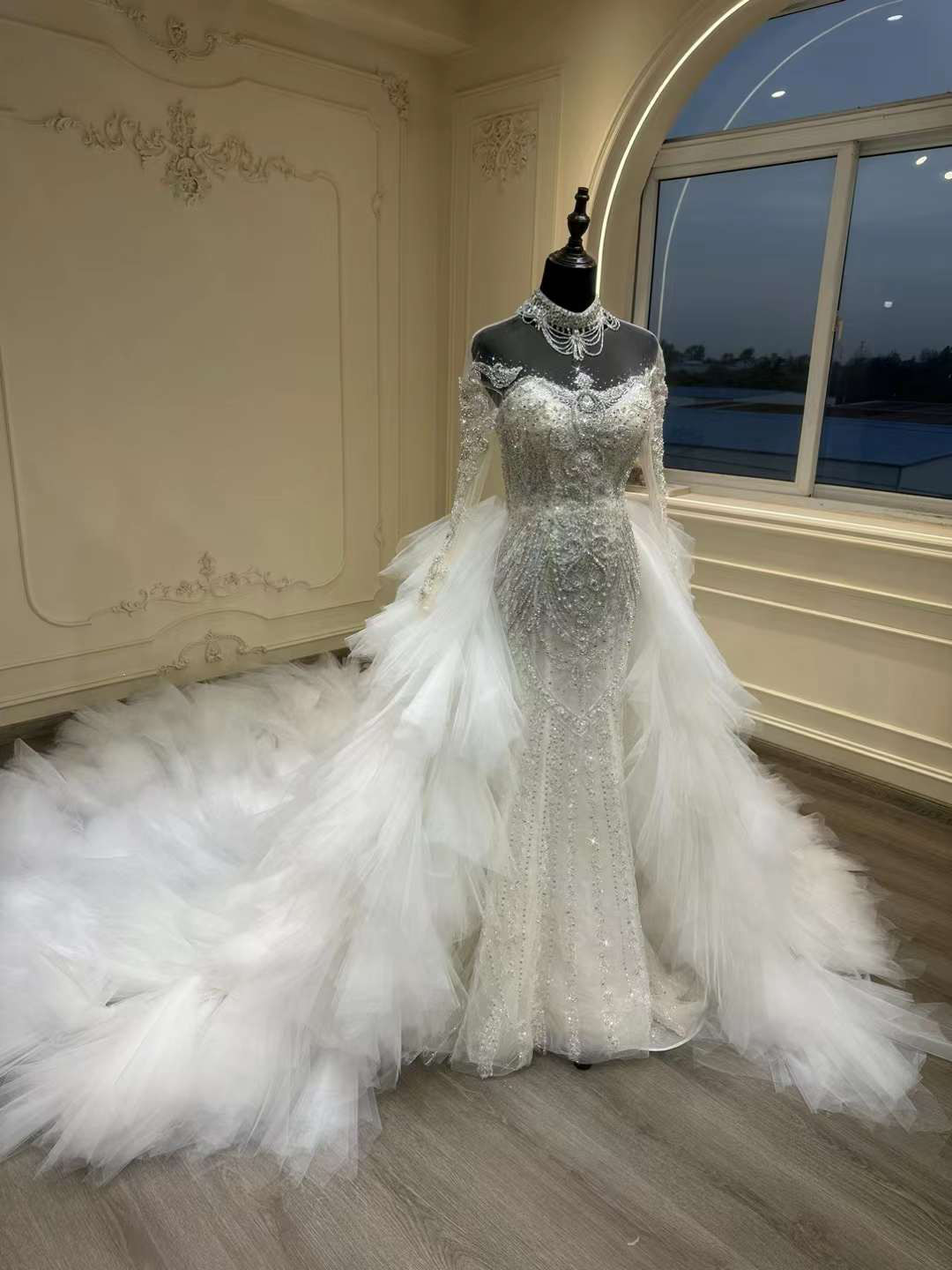 新着商品！アンティークなドレス　豪華　ビジュー　オーバースカート　ホワイト肩空き　マーメイドドレス演奏会披露宴オーダー可ドレス