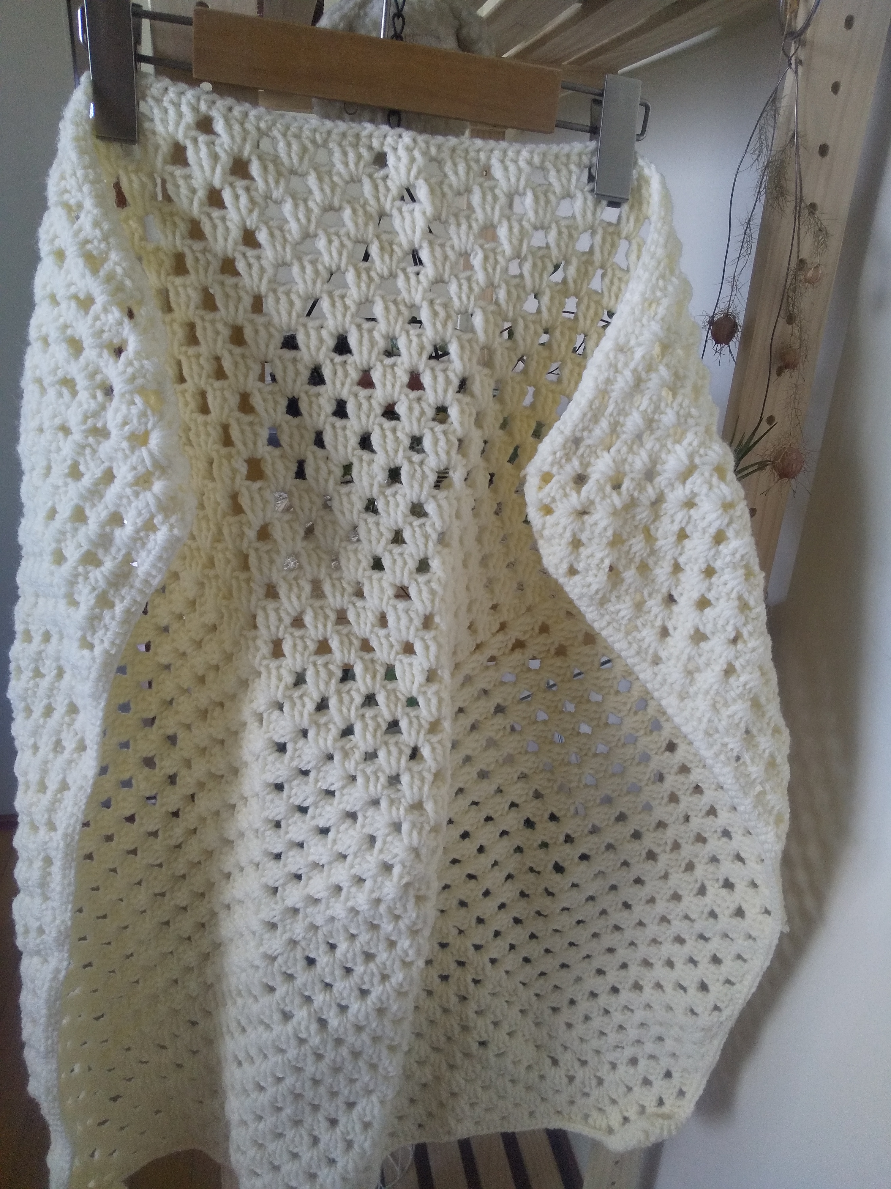 アイボリーカラーのナチュラルなブランケット