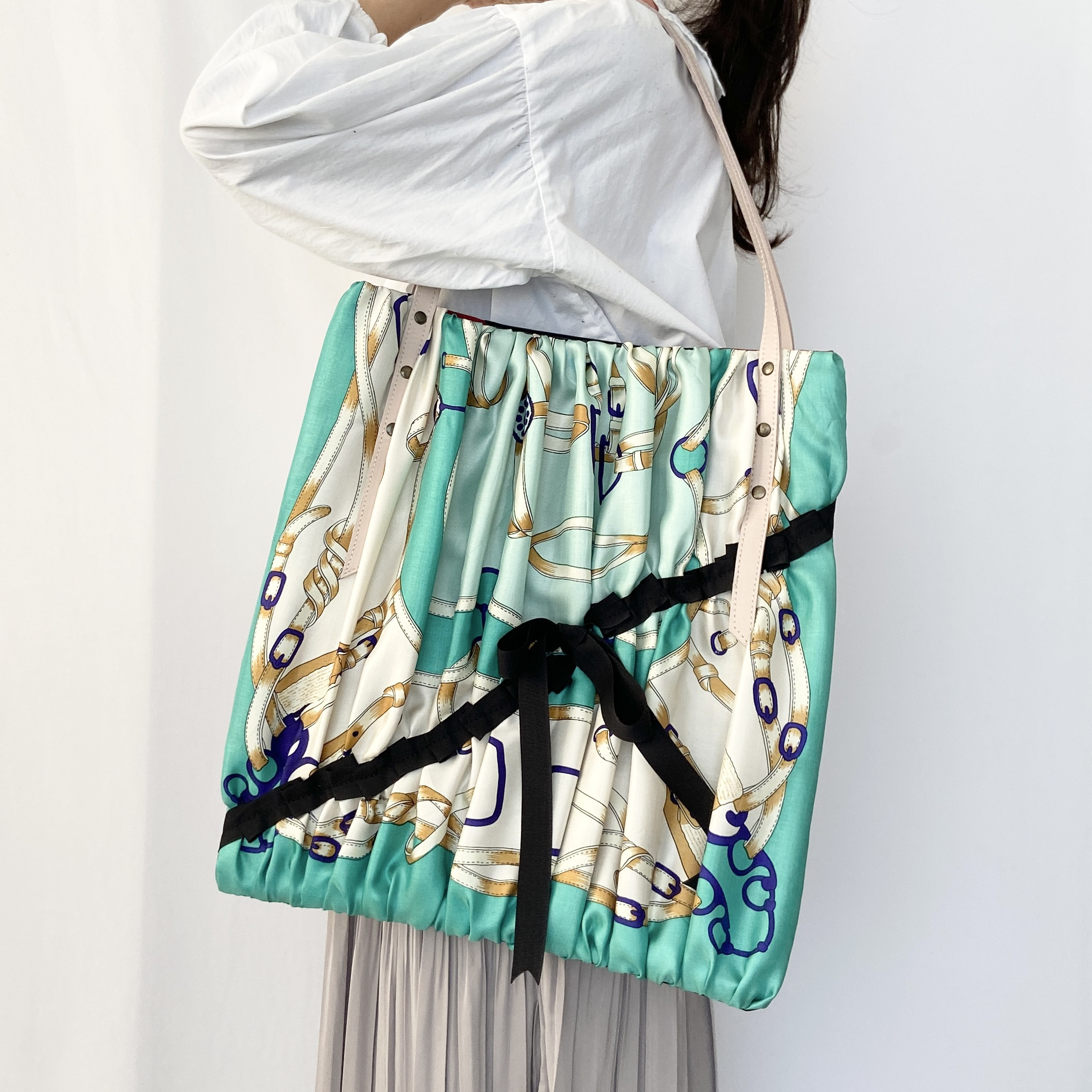 【1点もの】春色♡スカーフリメイクバッグ　A4収納可能