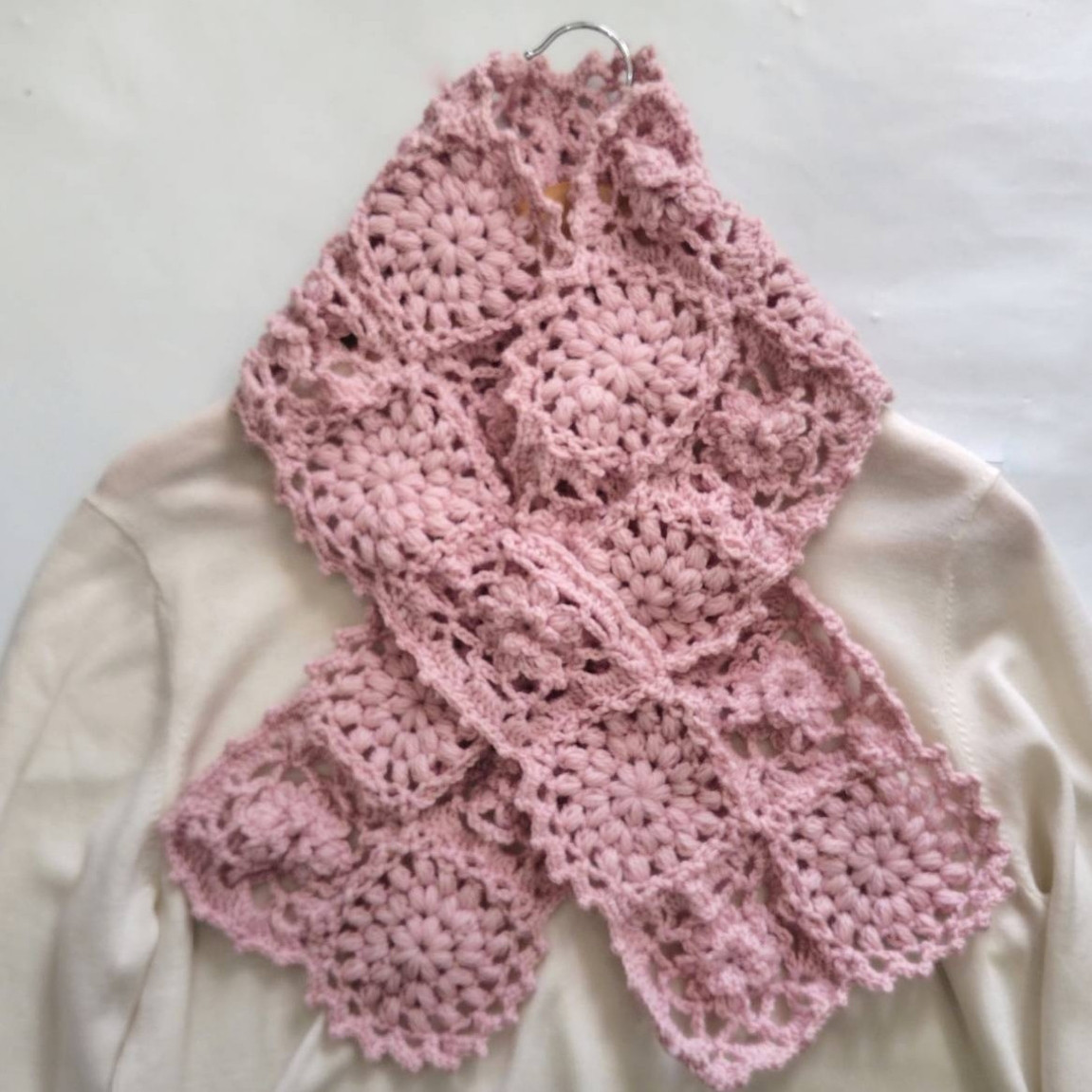 EMIM Bloom Lux│春カラー 花咲く差し込みウールマフラー かぎ針編み 手編み 春ストール │ピンク 桜 桜色