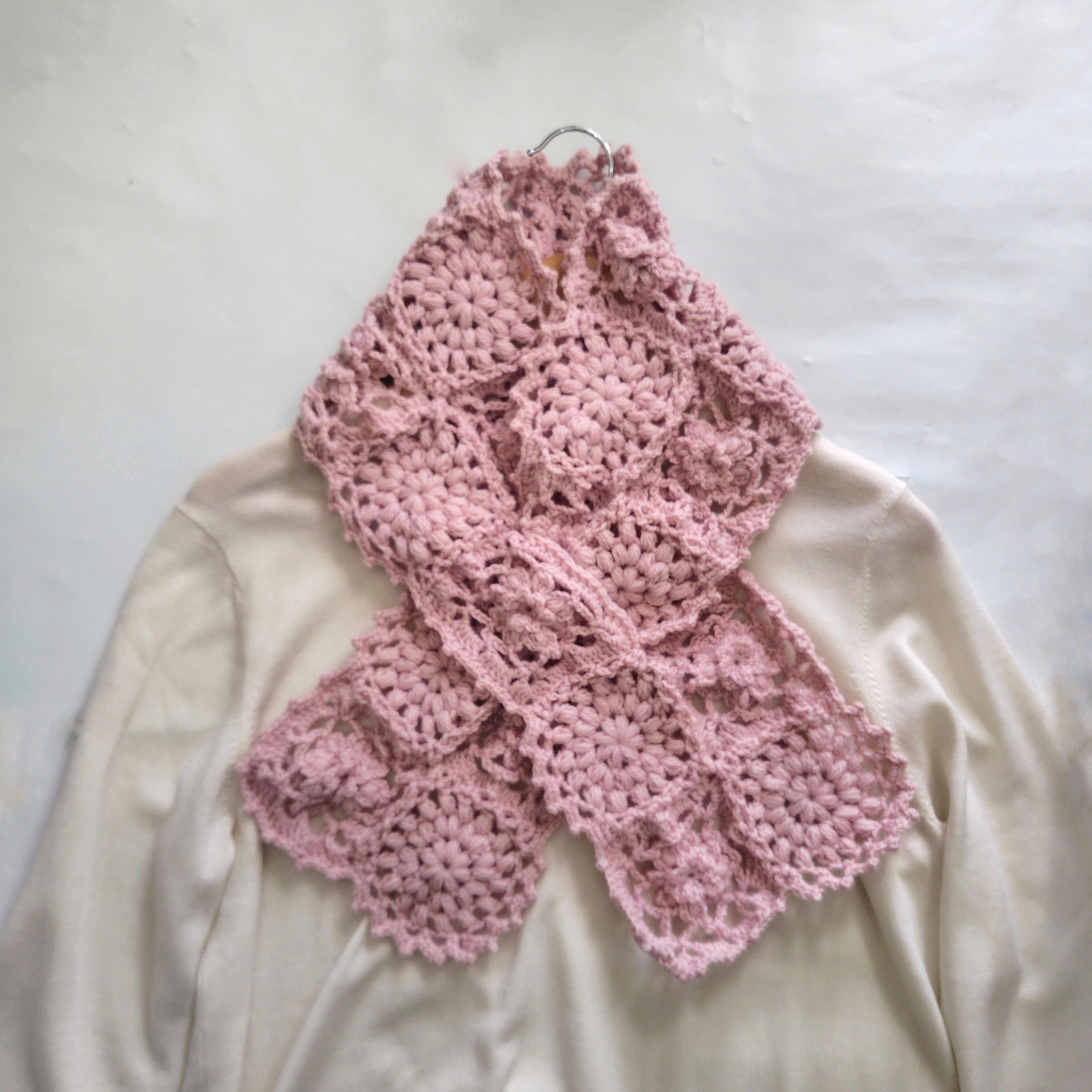 EMIM Bloom Lux│春カラー 花咲く差し込みウールマフラー かぎ針編み 手編み 春ストール │ピンク 桜 桜色