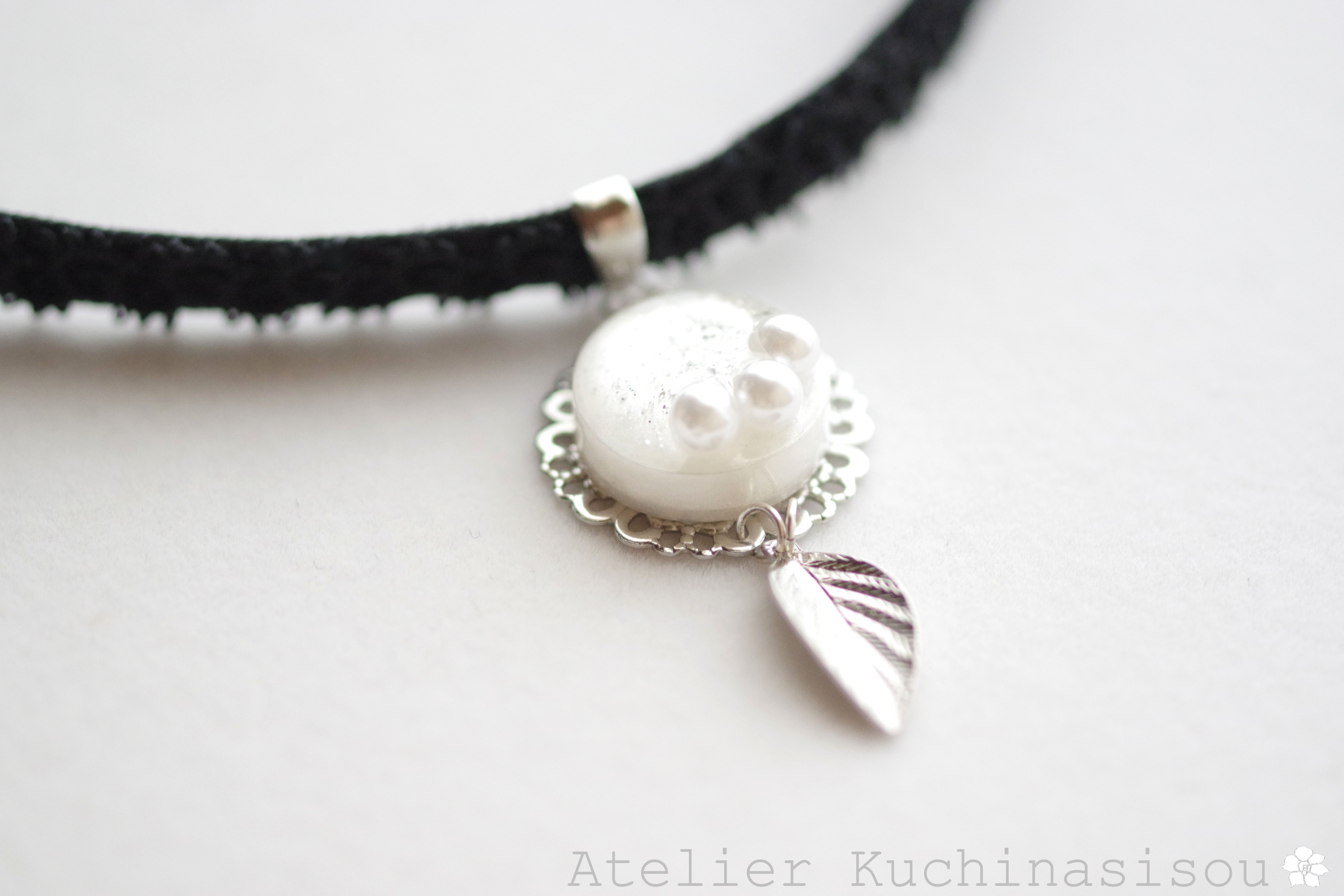 【受注製作】レジンアート　ラウンドモチーフとタティングレースとベルベットリボンのチョーカー〈白い庭〉