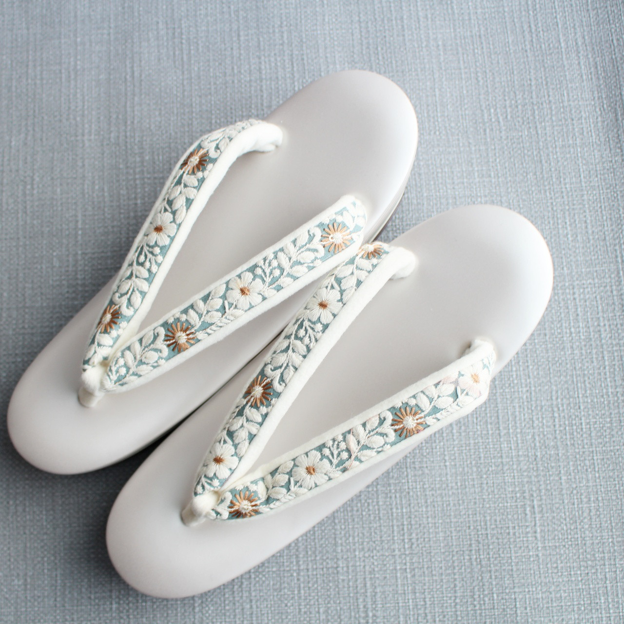 春園グラデーション／高級合皮草履（台／後ろ厚め９枚芯Mサイズ）