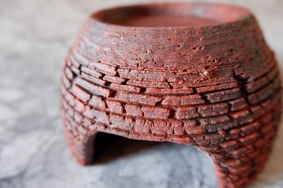 4.5号赤土裂紋爬虫類シェルター417　昆虫　陶器製　作家もの　沖縄 2枚目の画像