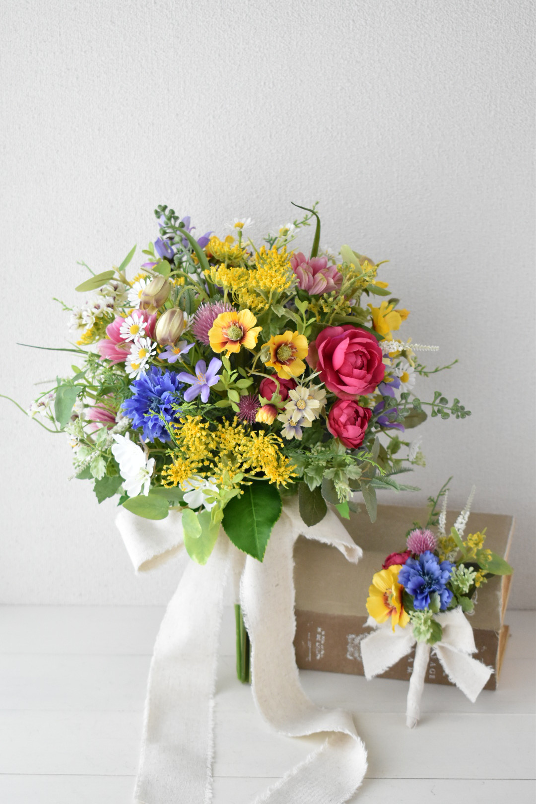 カラフル小花のナチュラルクラッチブーケ