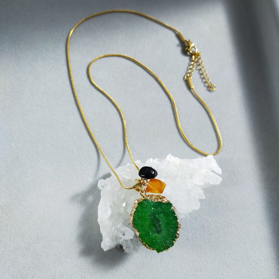 【不揃いな個性】　45㎝＋5㎝　天然石　ソーラークォーツ　ネックレス　金属アレルギー対応　サージカルステンレス　長さ調整