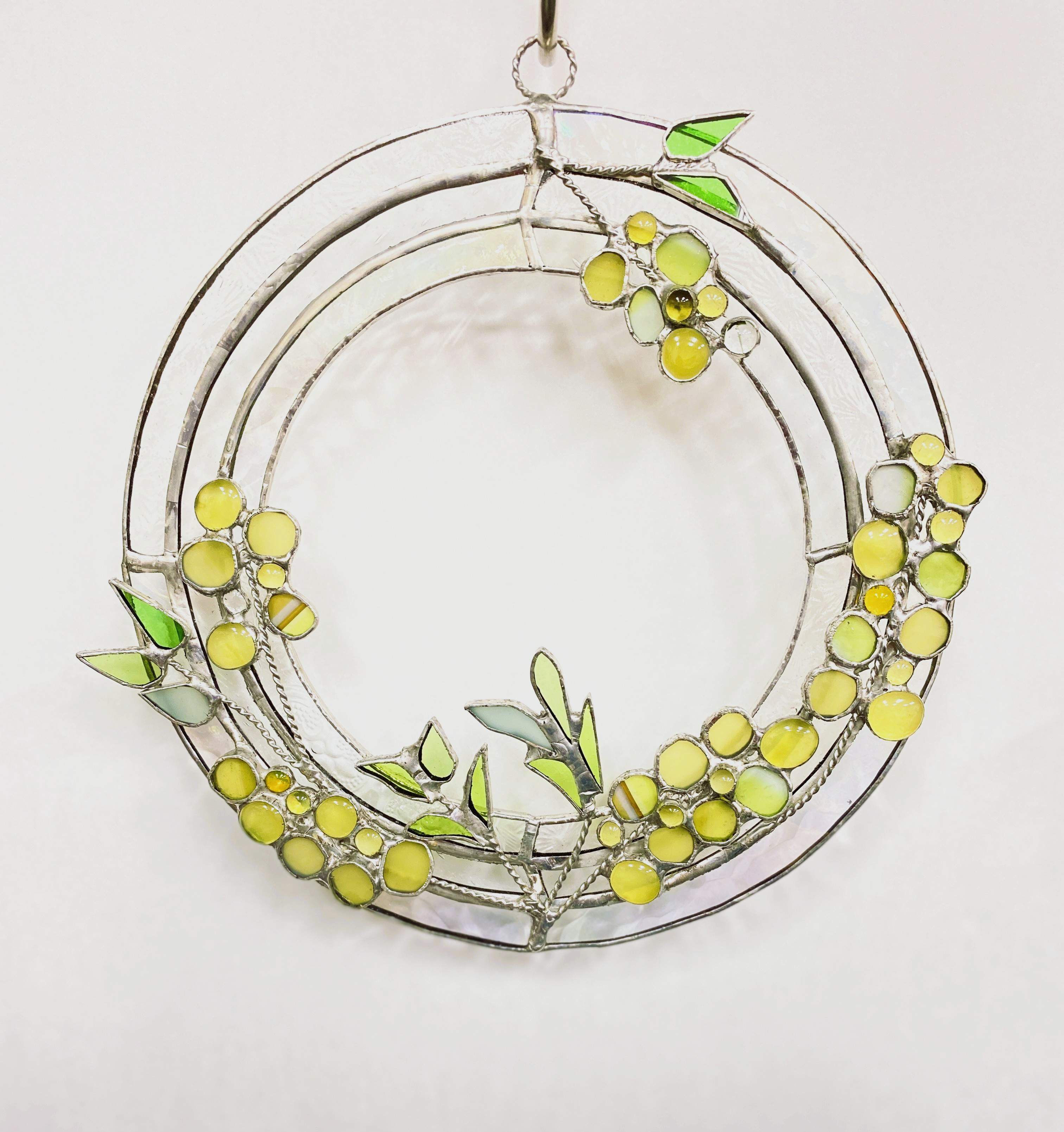 ミモザのリース　ステンドグラス