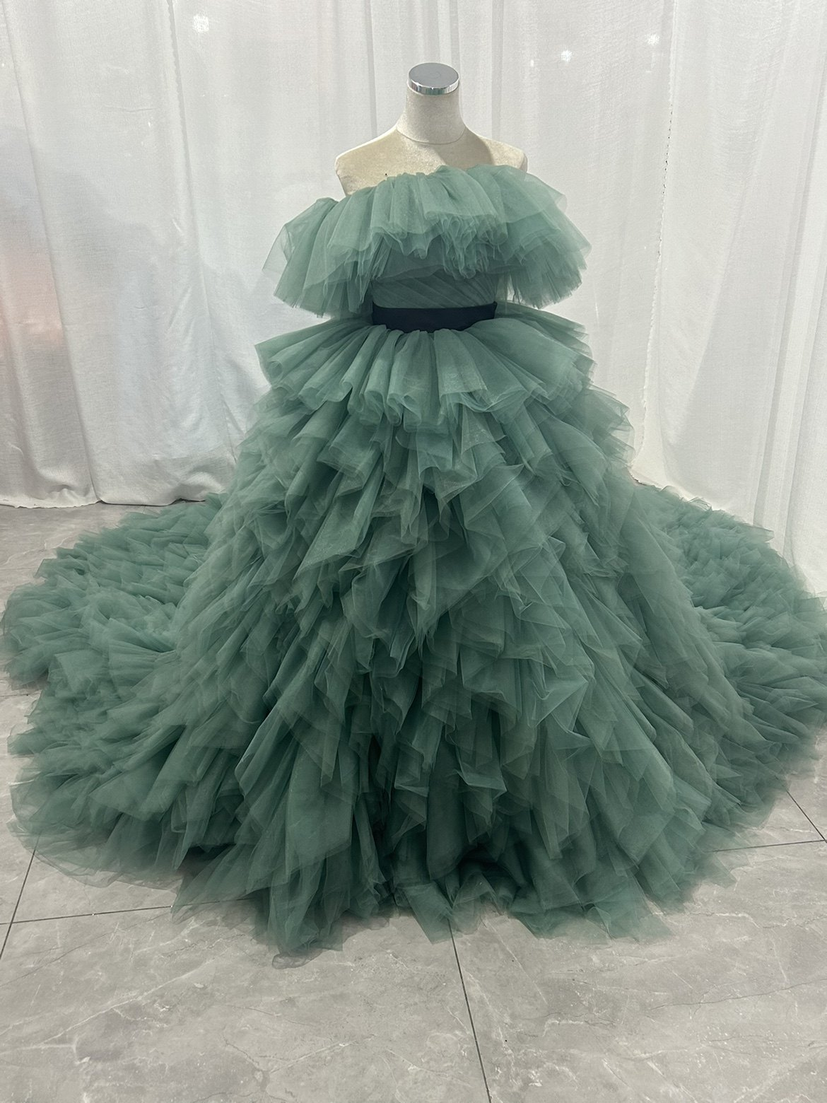 カラードレス グリーン 取り外しオフショルダー 柔らかく重ねたチュールスカート ボリュームドレス 前撮り