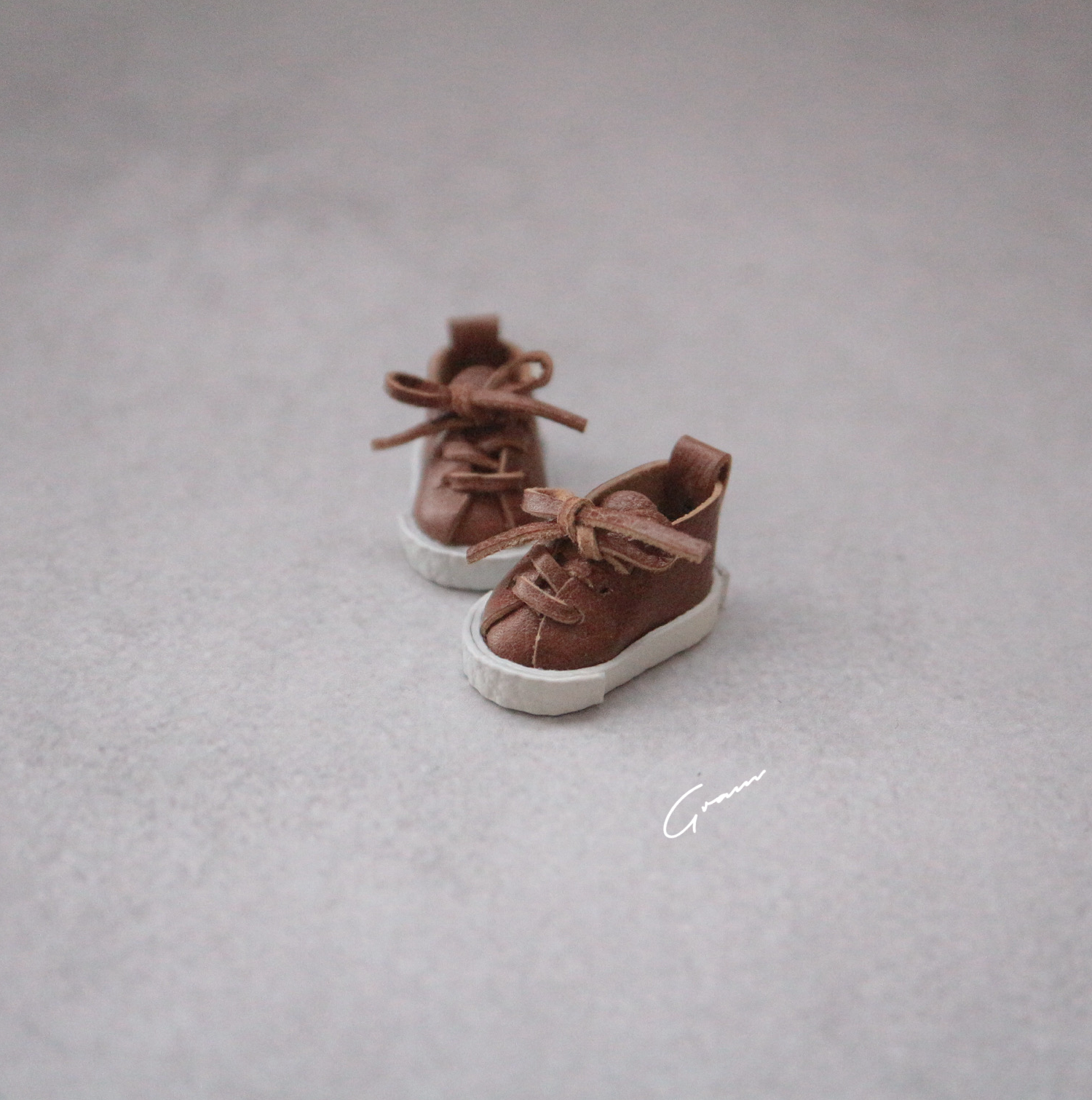 おちび用スニーカー　茶　本革　11cmドール、ピコニーモp、メリーハル