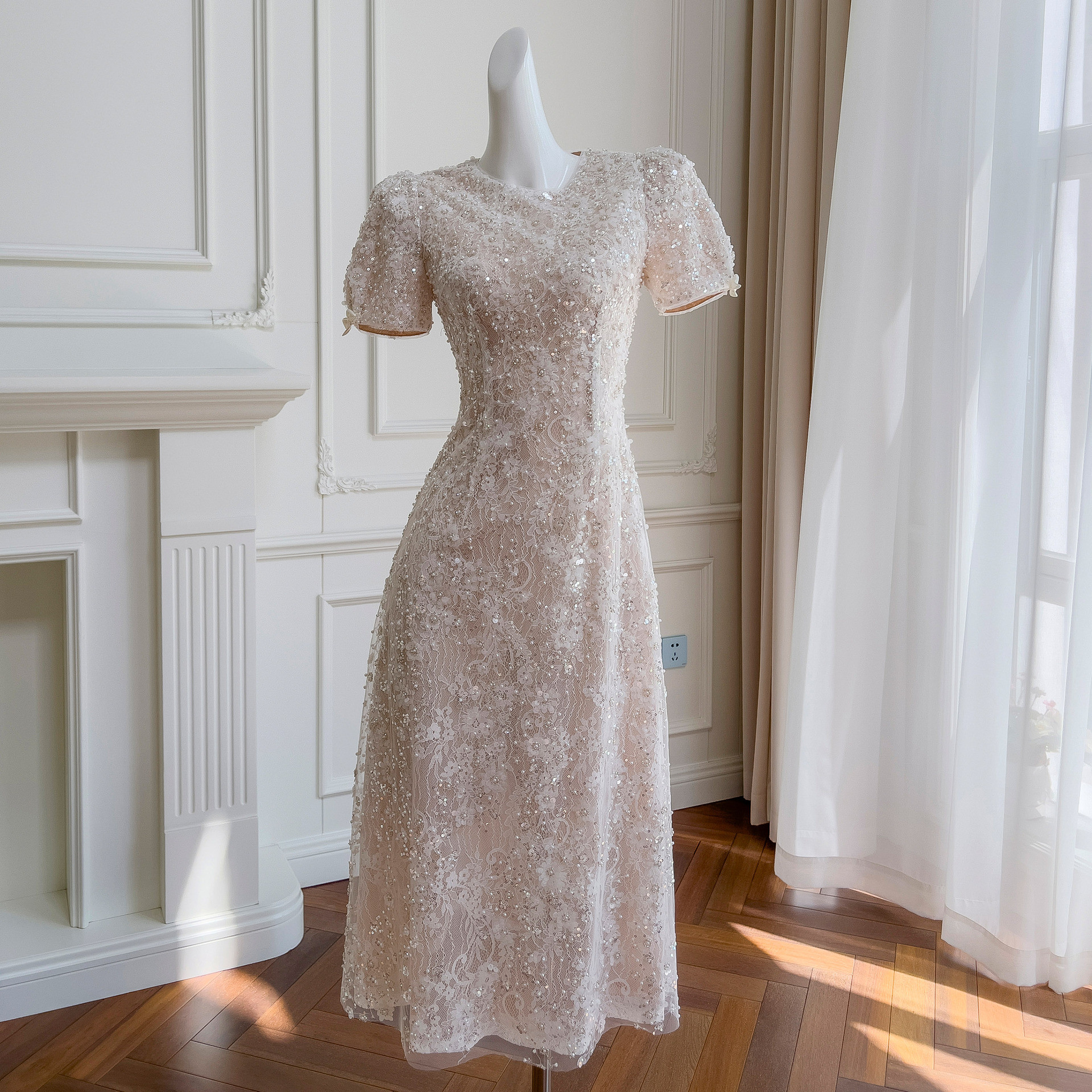 カラードレス ウェディングドレス スパンコール ベージュ 半袖 レース 綺麗 パーティー 前撮り お呼ばれ 69415