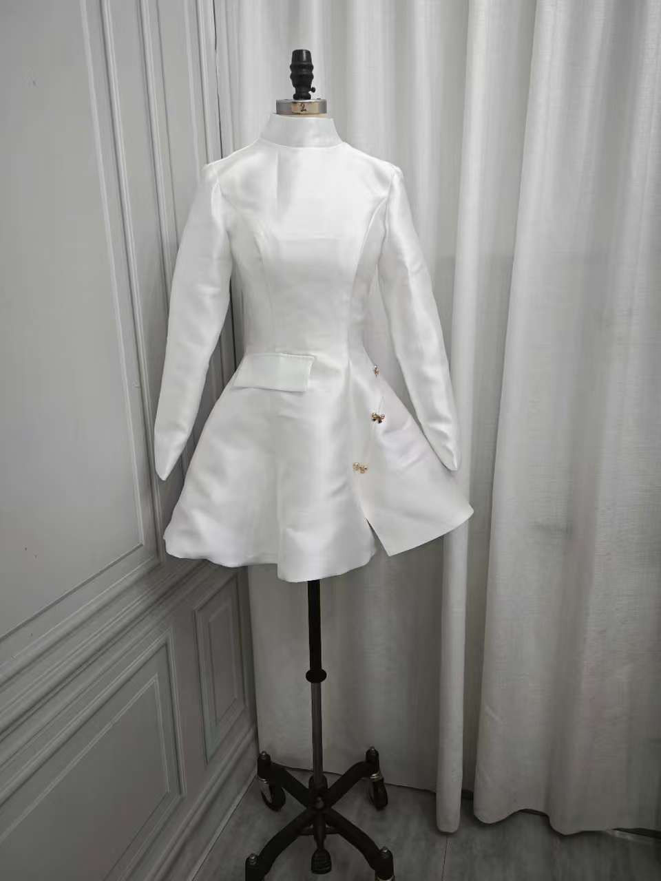 セール！ミニスカート　長袖　高級サテン　お色直し　サイズオーダー　ファスナー　半袖可能　パーディードレス　デート発表会