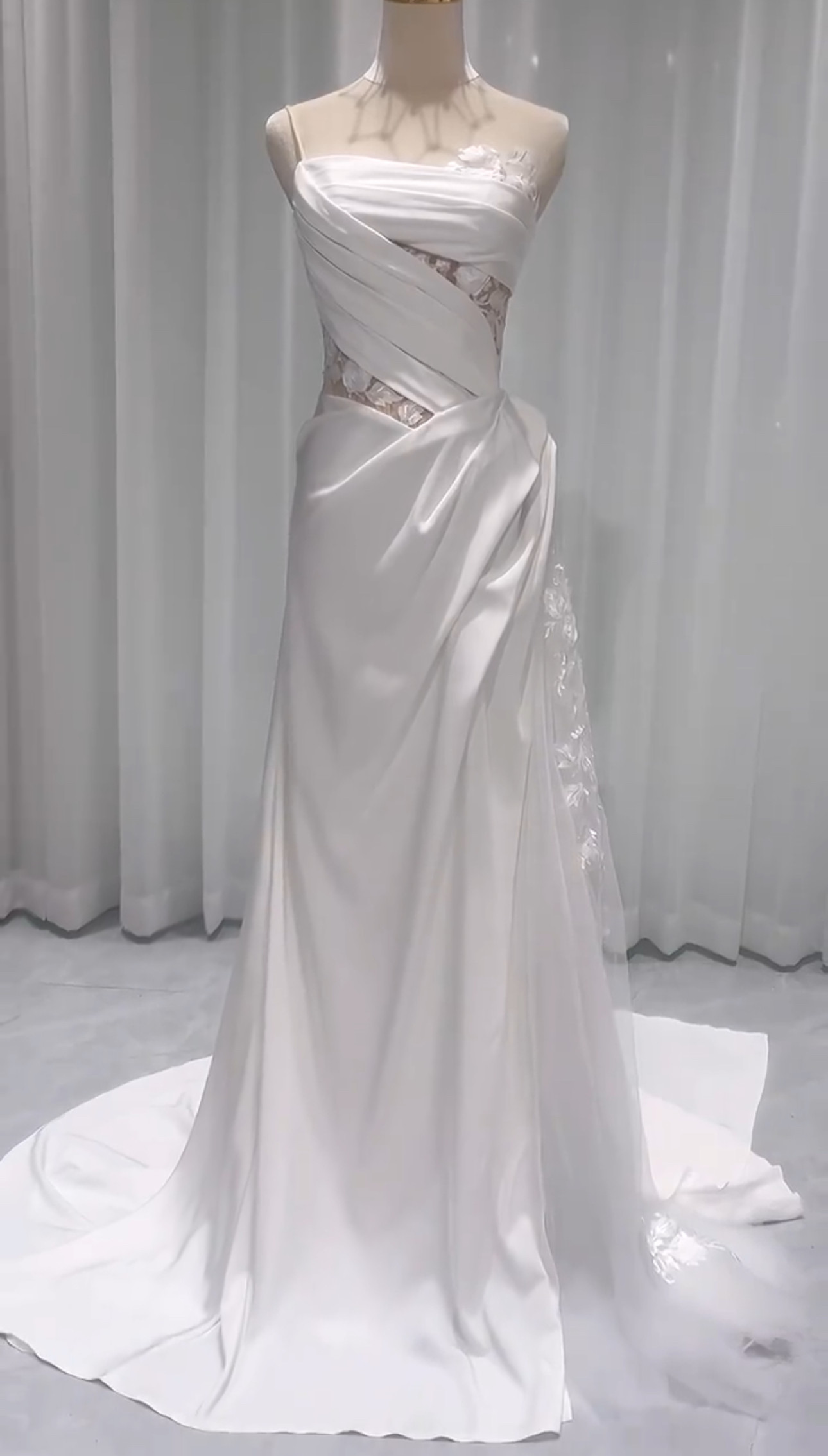 フロントスリット　スレンダーライン　キャミソール　シースルー　セクシー　アシメドレう　Aライン　パーディードレス　刺繍