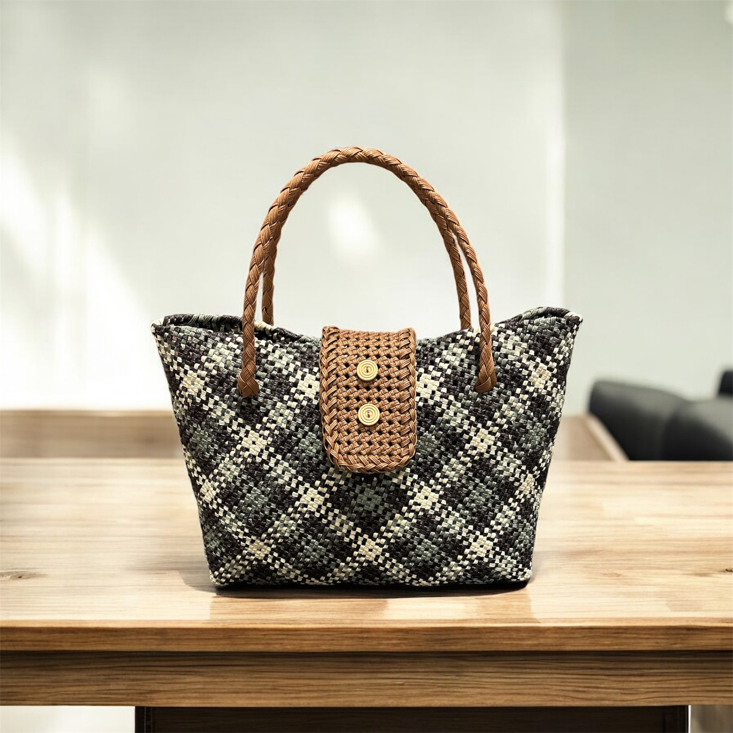 送料込み、匿名配送　クラフトバンドで編んだ石畳編みの手提げ