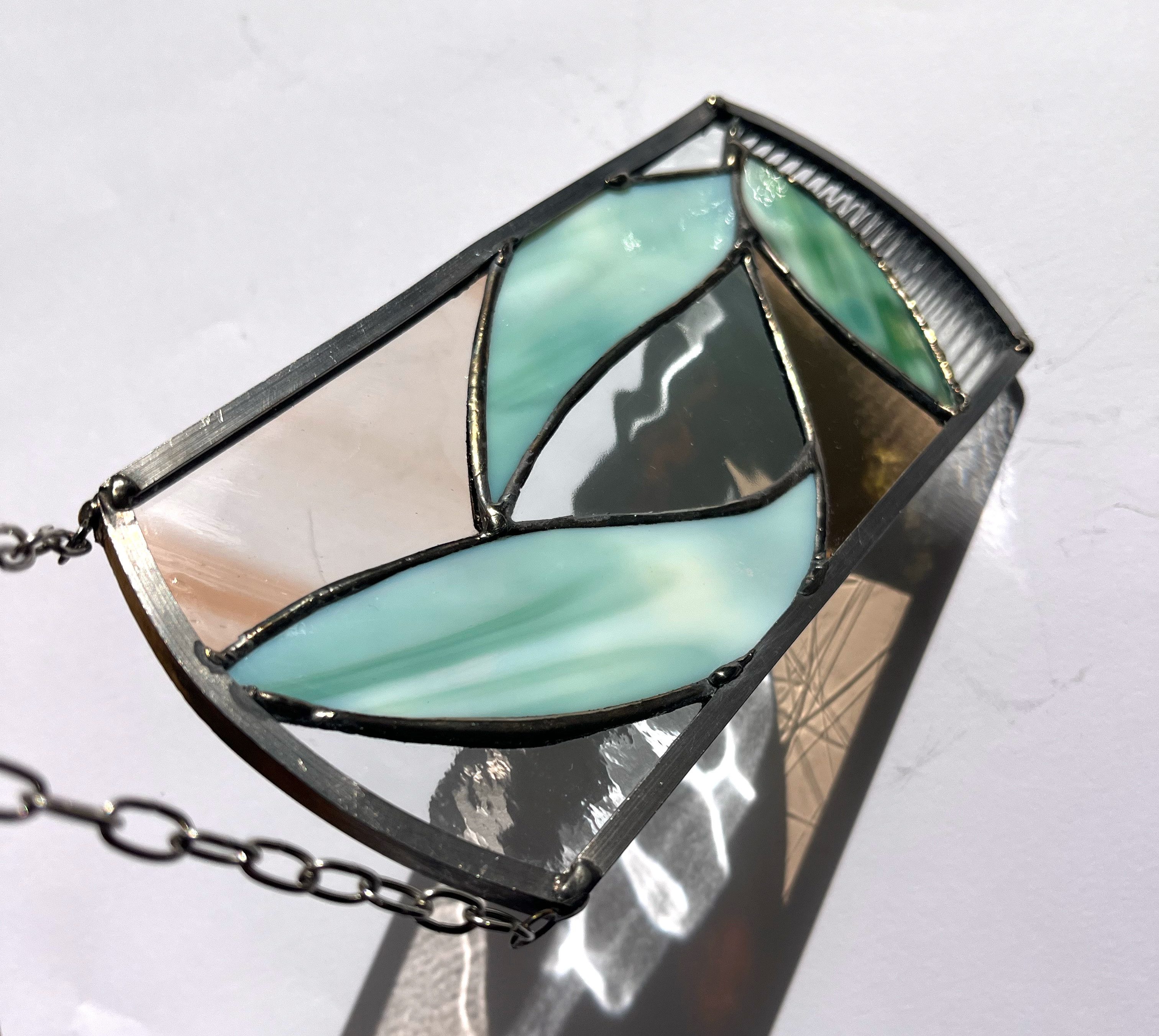 ステンドグラスのサンキャッチャー　（クリアブラウン）