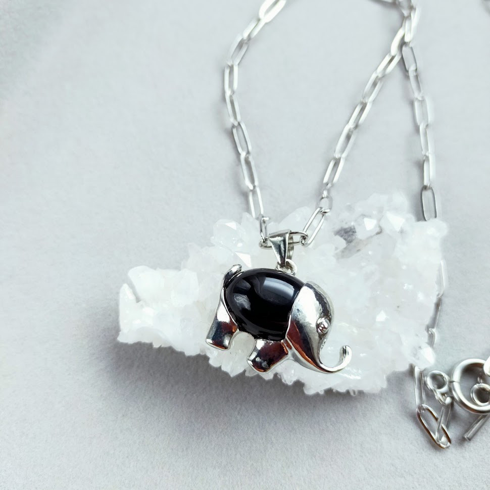 【大人の遊び心】　天然石　オニキス　ネックレス　50㎝　象　金属アレルギー対応　ぞう　ゾウ　サージカルステンレス　人気