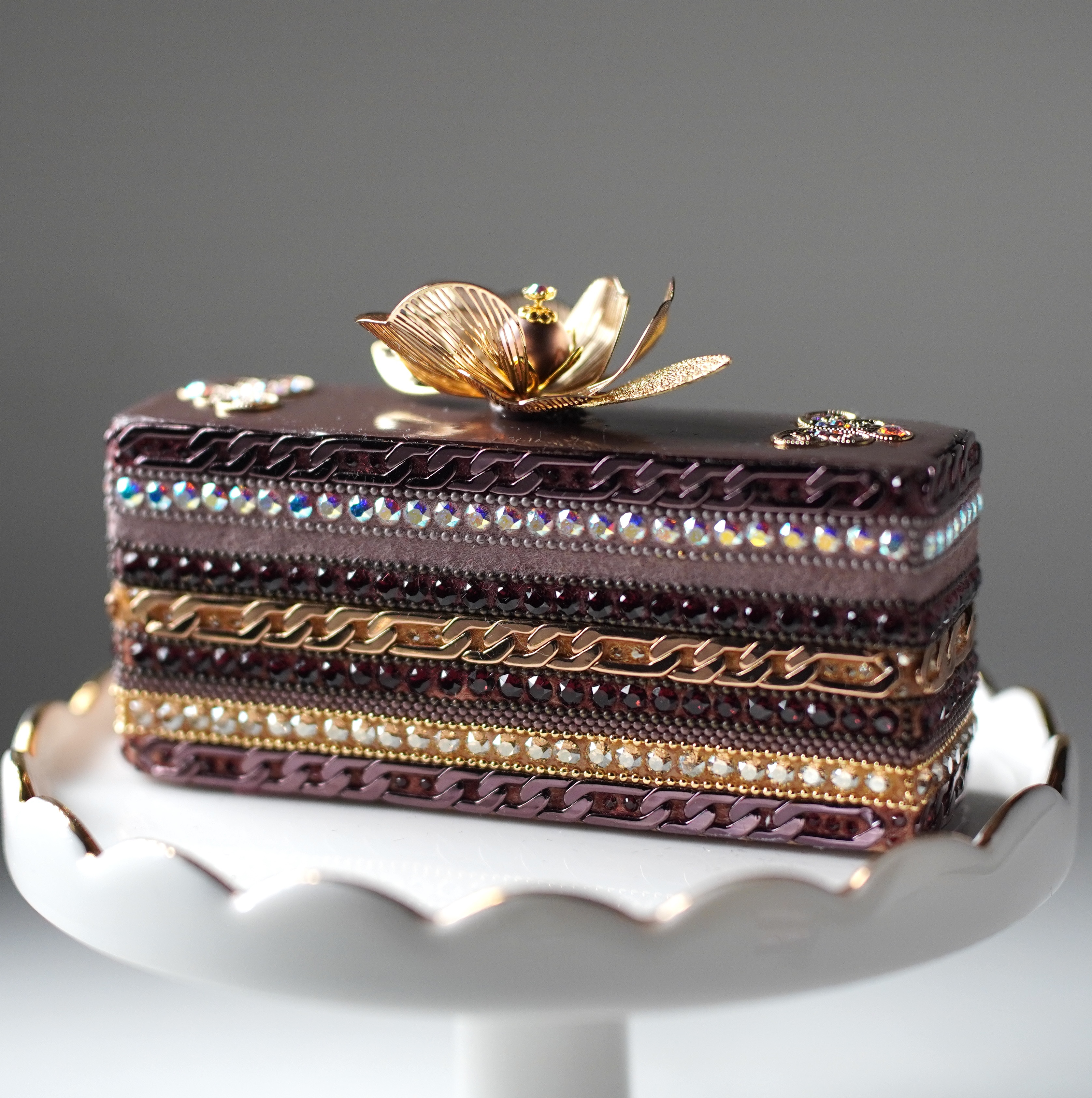 【宝石箱】パリの夜を纏う「黒褐のオペラ」 〜黄金の鎖とビターショコラの艶〜