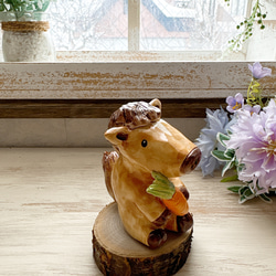 干支 午年 おすわりお馬さん 人参 陶人形 金彩/ ウマ うま にんじん ニンジン 4枚目の画像