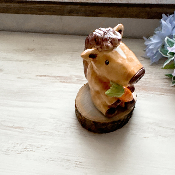 干支 午年 おすわりお馬さん 人参 陶人形 金彩/ ウマ うま にんじん ニンジン 5枚目の画像