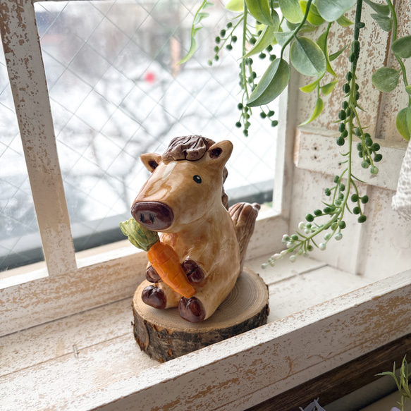 干支 午年 おすわりお馬さん 人参 陶人形 金彩/ ウマ うま にんじん ニンジン 8枚目の画像