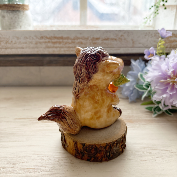 干支 午年 おすわりお馬さん 人参 陶人形 金彩/ ウマ うま にんじん ニンジン 3枚目の画像