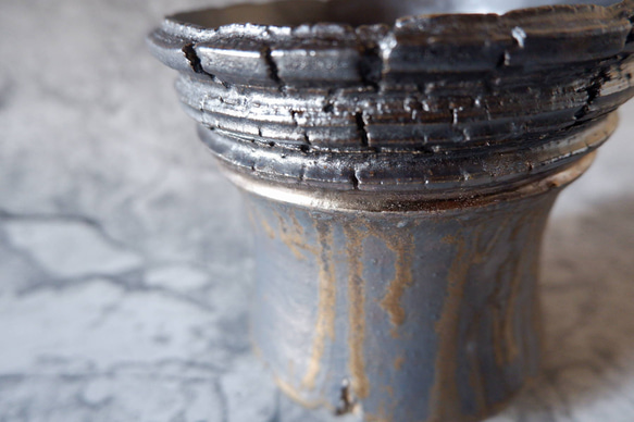 4.5号燻し金彩掛分け裂紋鉢419　塊根植物　多肉植物　アガベ　盆栽　植木鉢　作家鉢　鉢台　沖縄 2枚目の画像