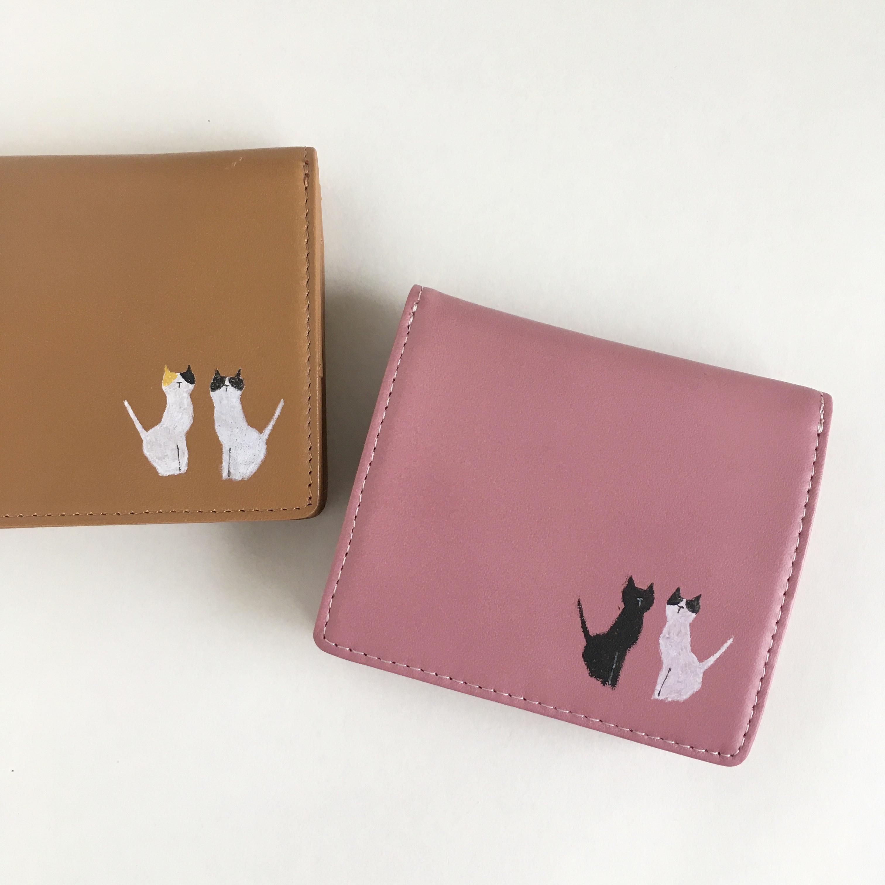 向き合う猫たち♥本革手描きの猫の二つ折りコンパクト財布ori・eオリエ 14,400円