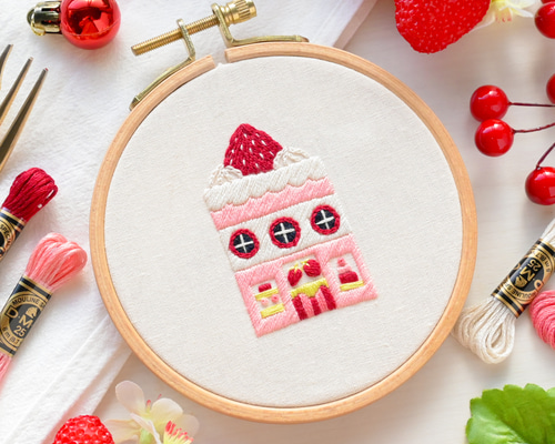 新作】刺繍キット いちごの都より「ショートケーキ専門店」《空想街