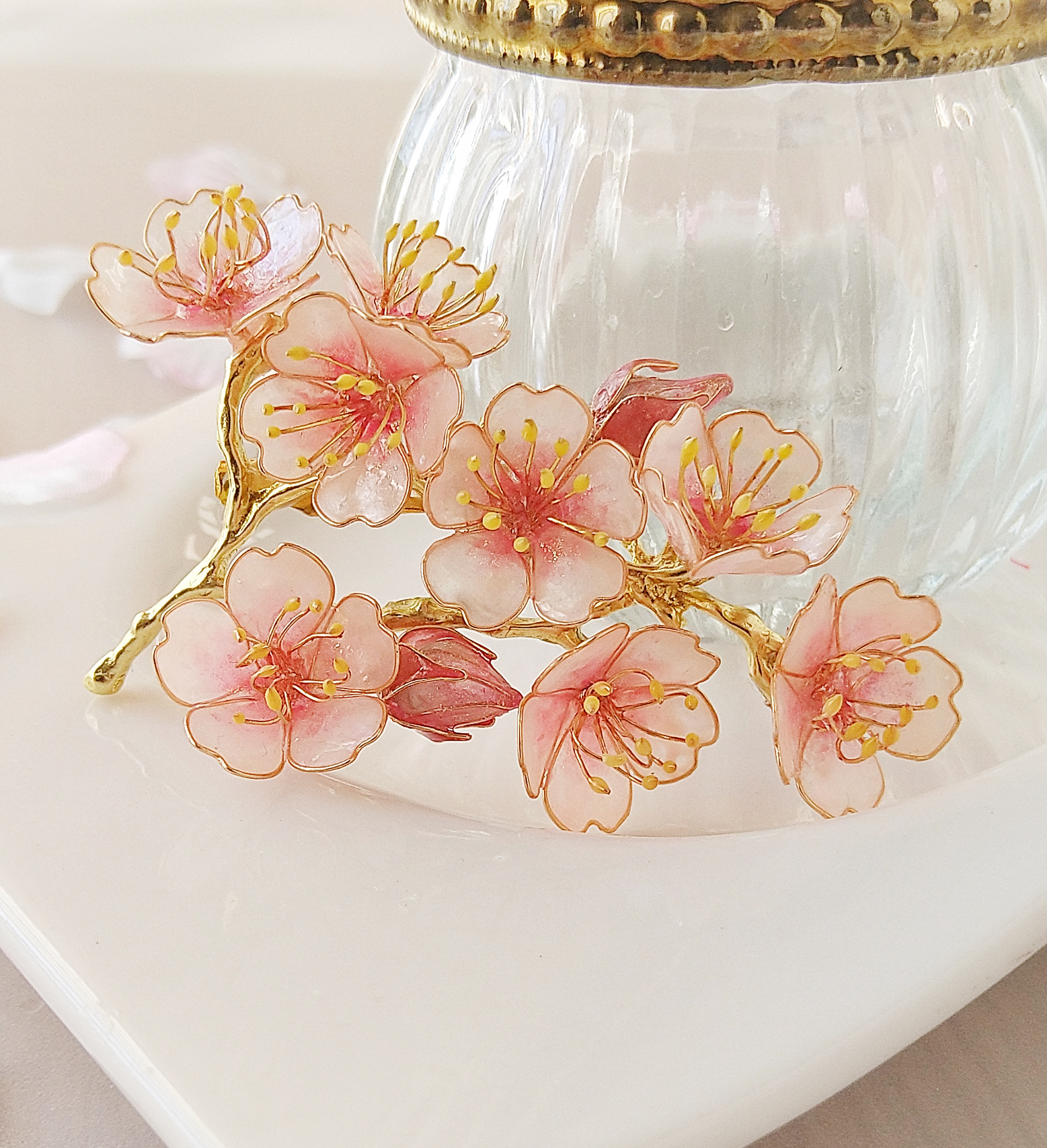 繊細な枝垂れ桜のブローチ　ディップフラワー　卒業式　入学式　卒園式　入園式　プレゼント　結婚式