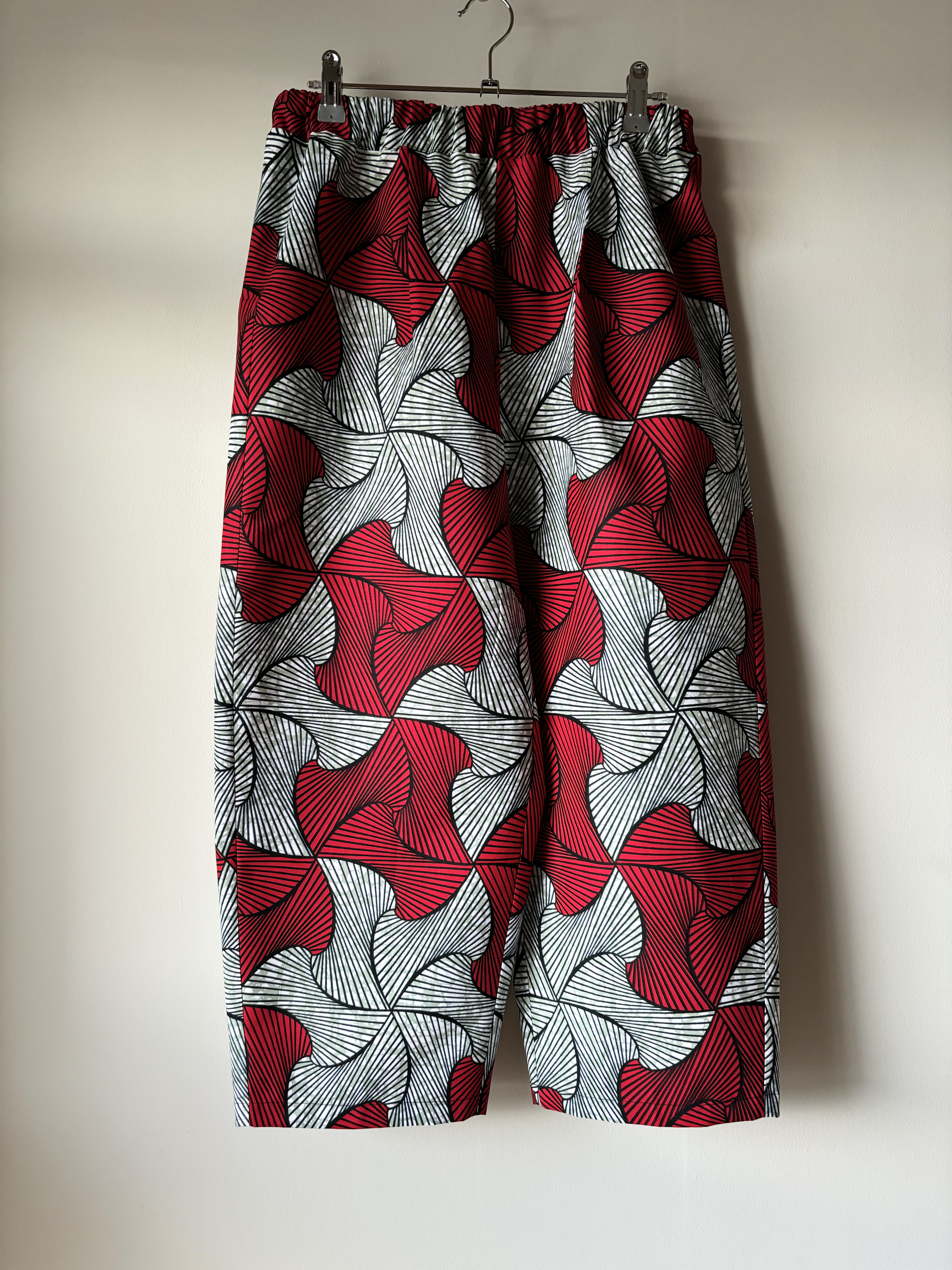 543☆アフリカンプリント☆ペグパンツ☆総丈88cm