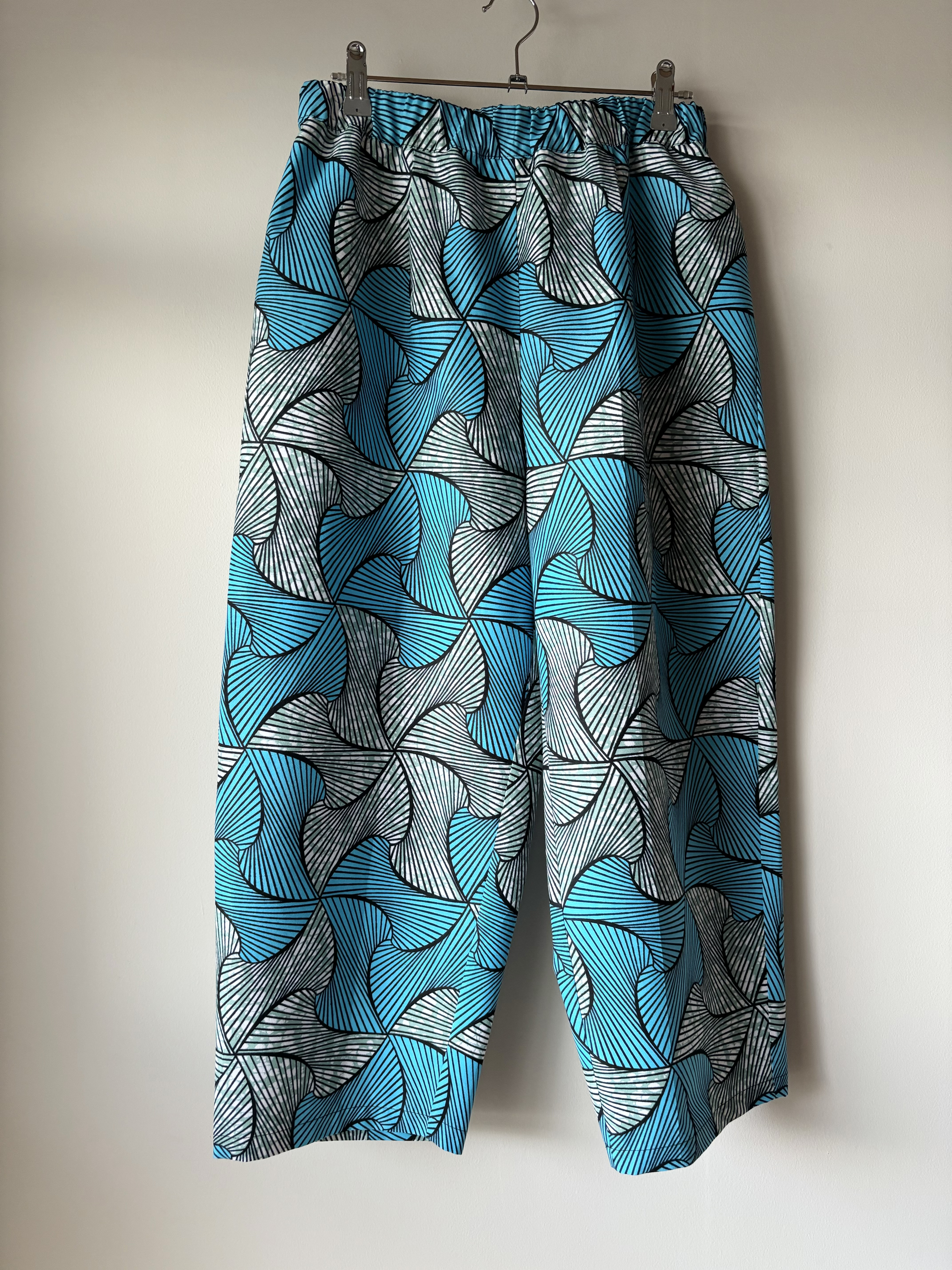 544☆アフリカンプリント☆ペグパンツ☆総丈88cm