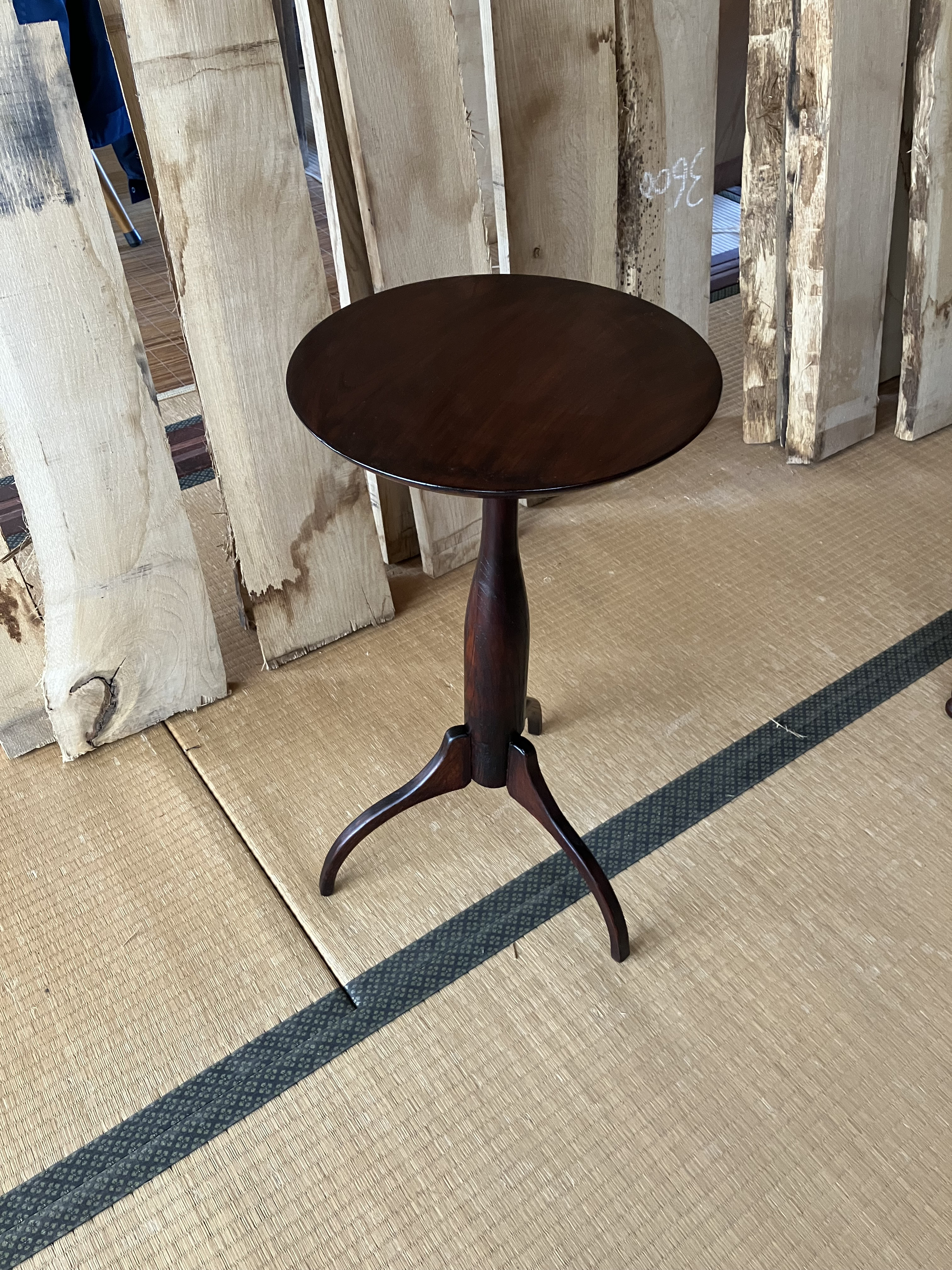 カフェテーブル　欅　拭き漆　天板一枚板使用