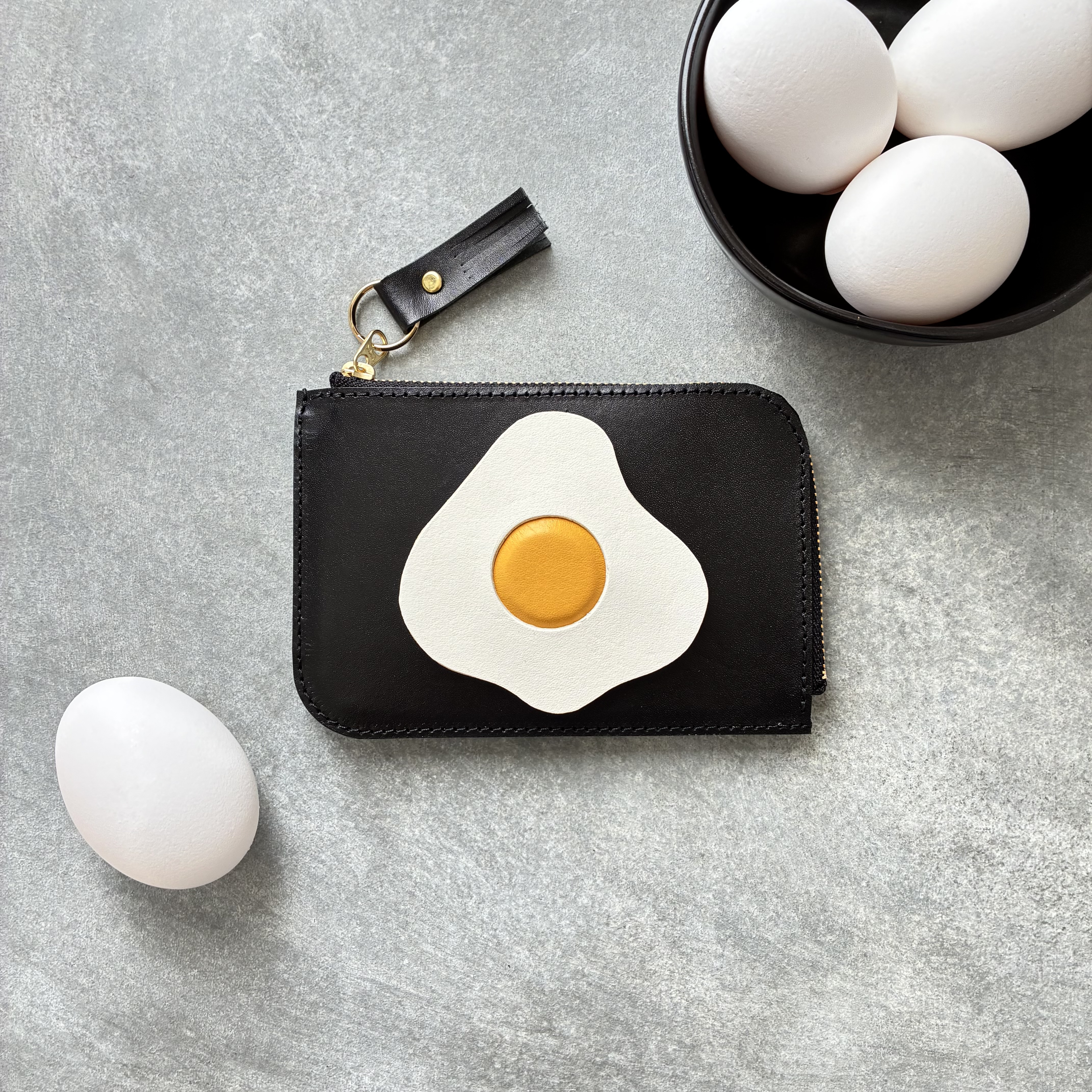 ◆ワクワクする可愛さ♫リアルすぎる目玉焼き薄型財布◆ プレゼント　ギフト　レディース　メンズ　春財布　コンパクト　本革