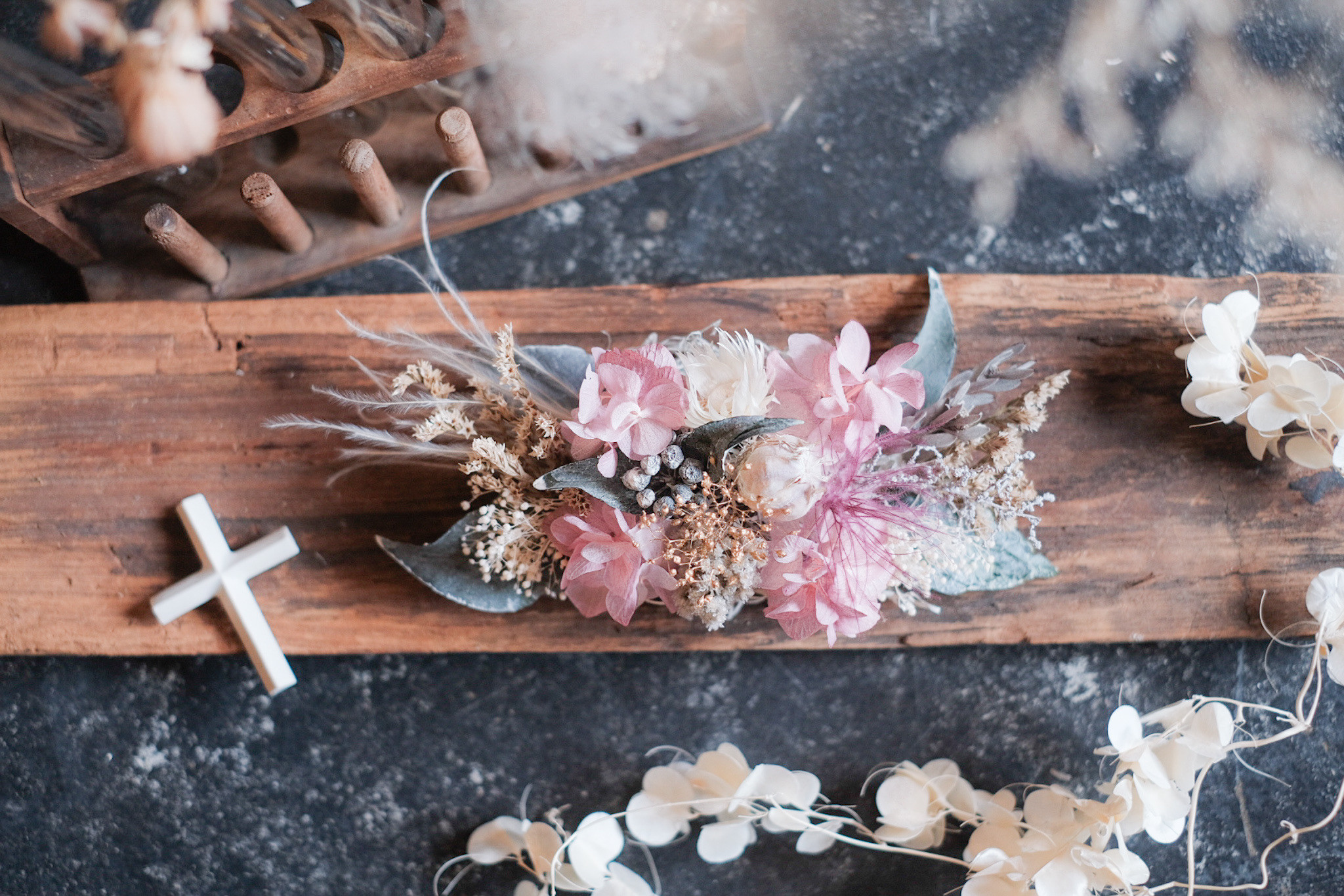 春ピンクのボタニカルヘッドドレス // ボタニカルウェディング・結婚式の髪飾りヘアアクセサリー