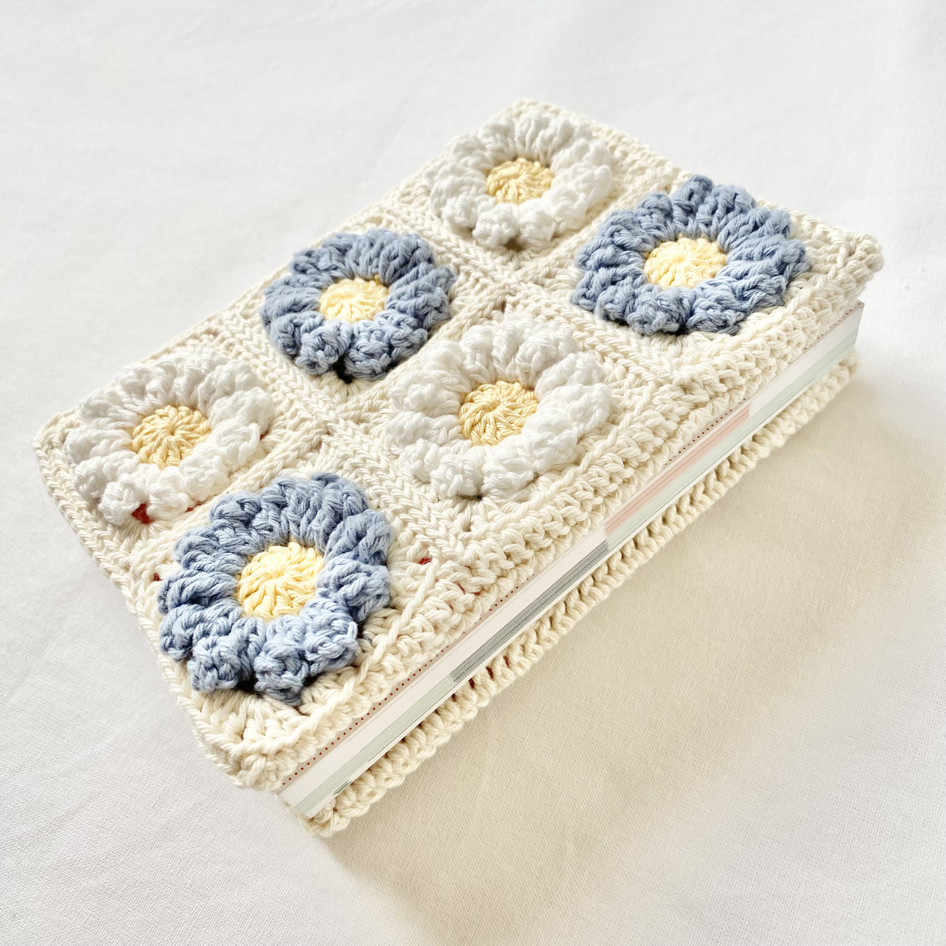 [文庫本サイズ対応]カラーが選べるお花モチーフのブックカバー｜編み物｜手帳カバー