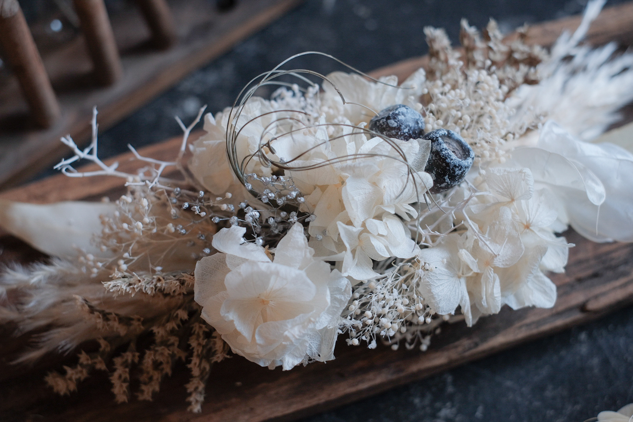 ホワイトカラーのアンティークヘッドドレス // ボタニカルウェディング・結婚式の髪飾りヘアアクセサリー