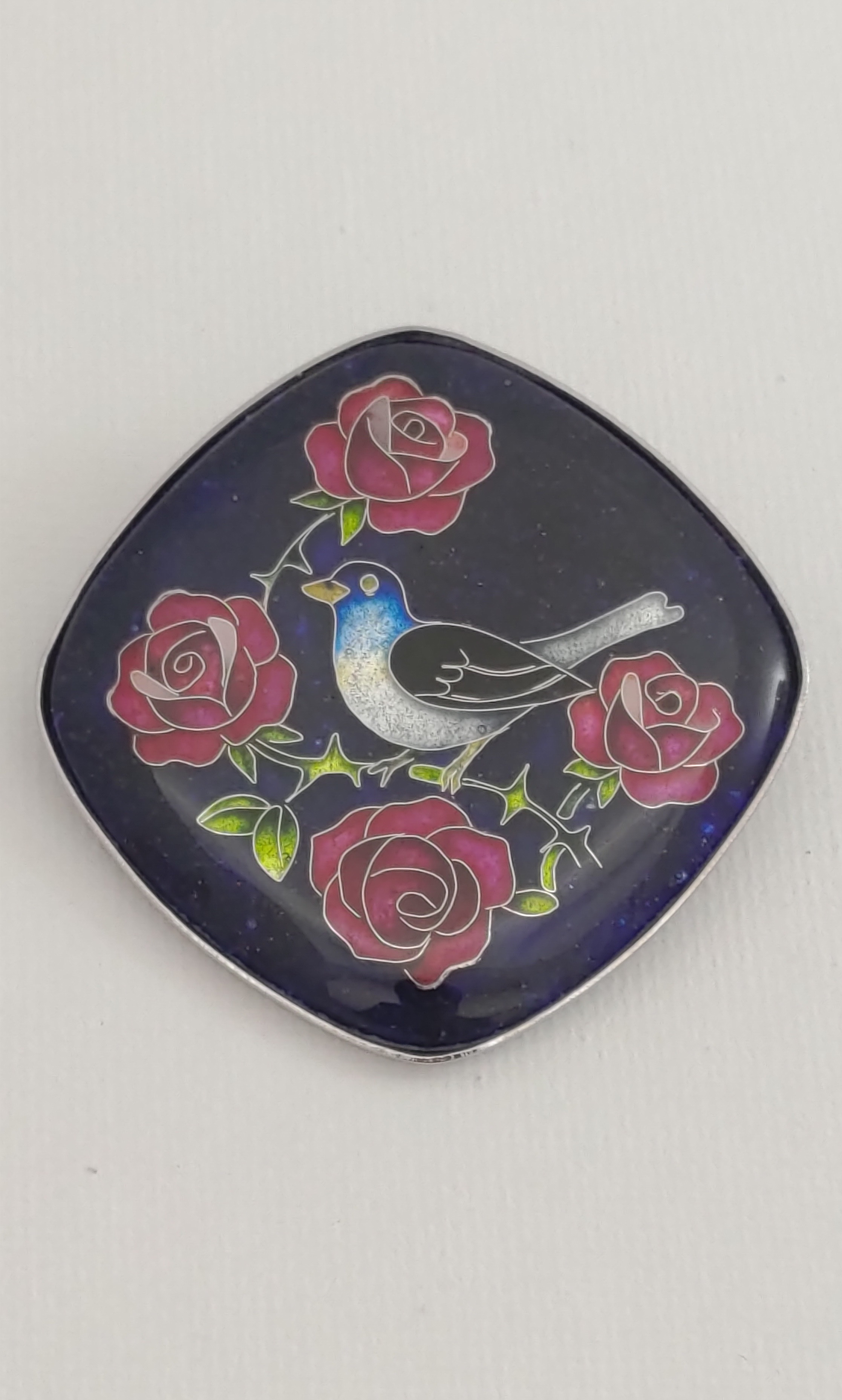 七宝焼きブローチ 【夜空に咲く薔薇と鳥の物語】