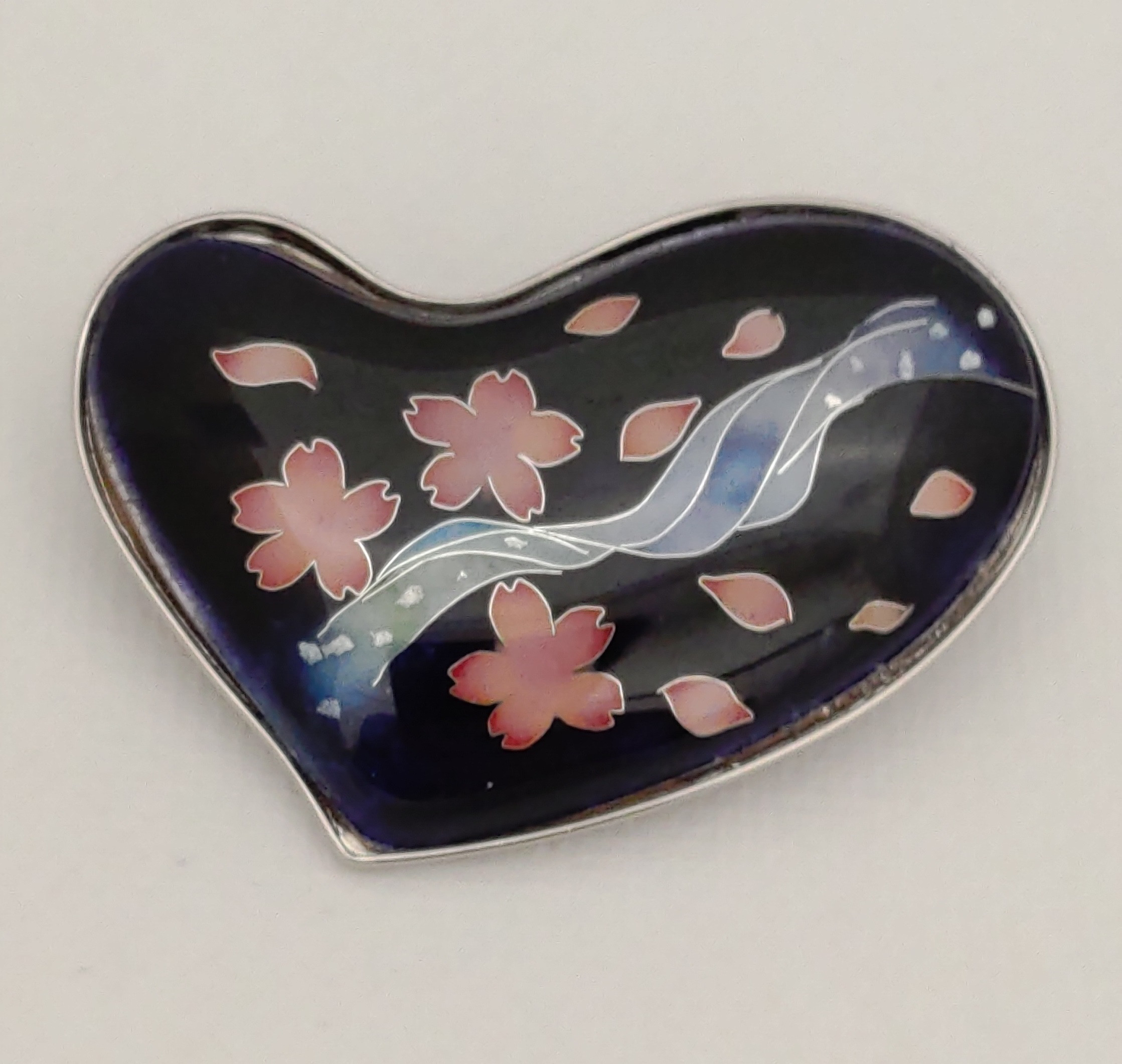 七宝焼きブローチ 【夜風に舞う桜】