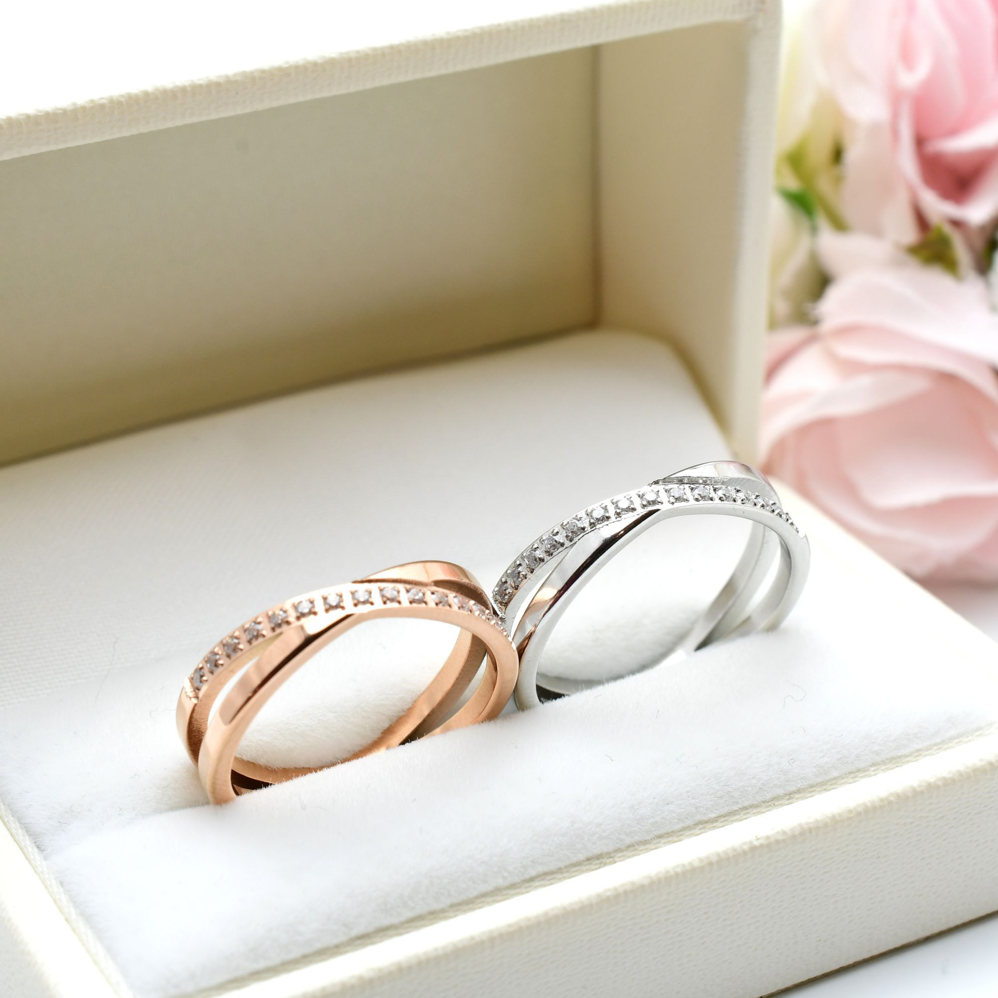 煌めきラインのペアリング リボン型 サージカルステンレス　記念日 ギフト プレゼント 刻印5文字まで無料