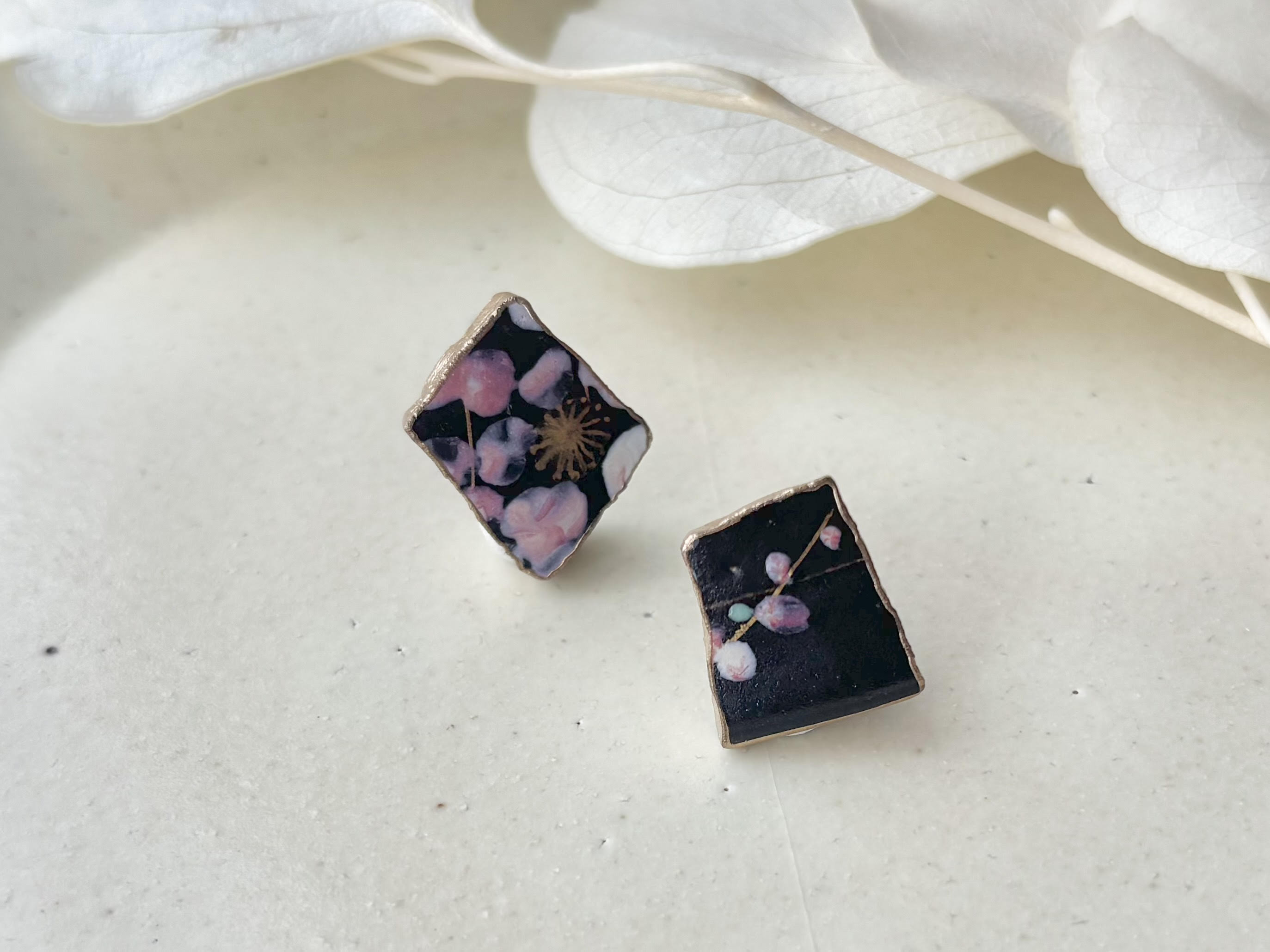 【金具が選べる】京焼　金継ぎ　ピアス　イヤリング　黒　ピンク　花柄　手書き　絵付け　伝統工芸　＃465