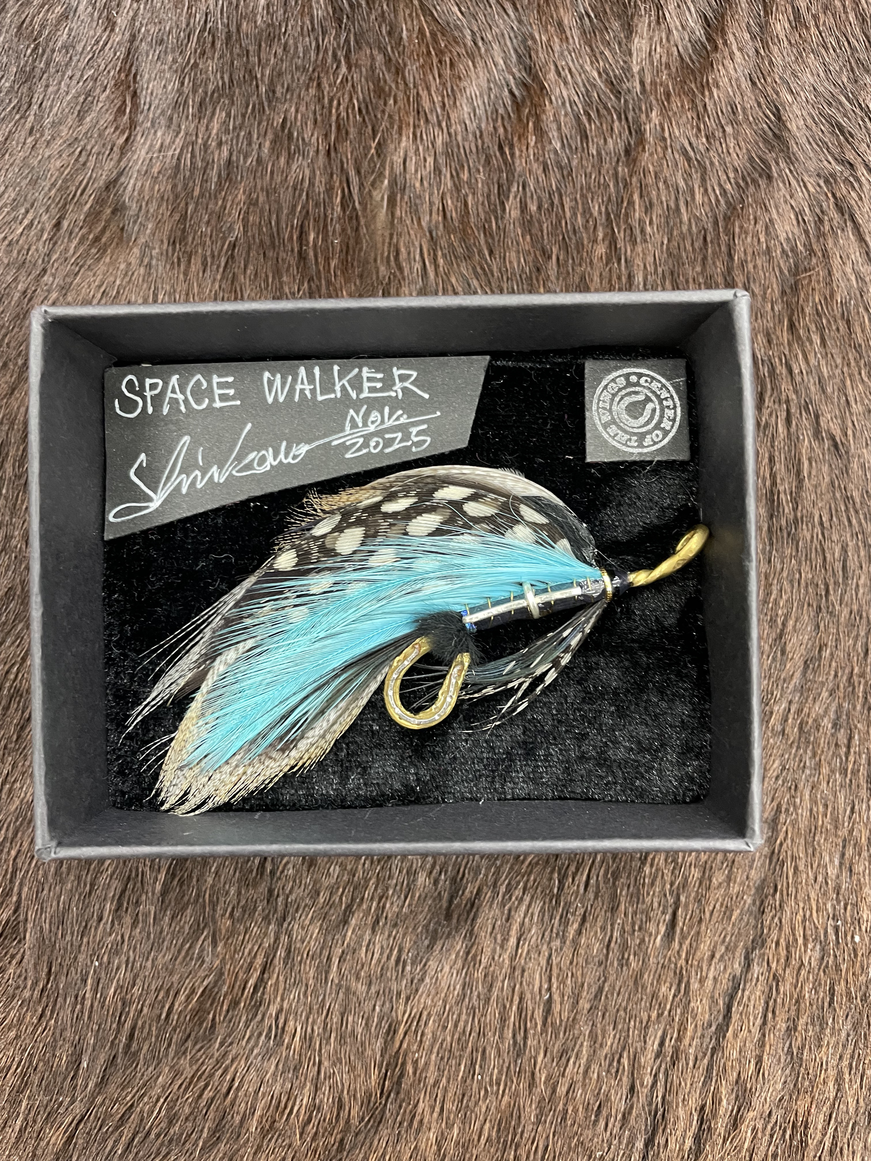 鳥の羽根ハットピンorブローチ　「SPACE WALKER」