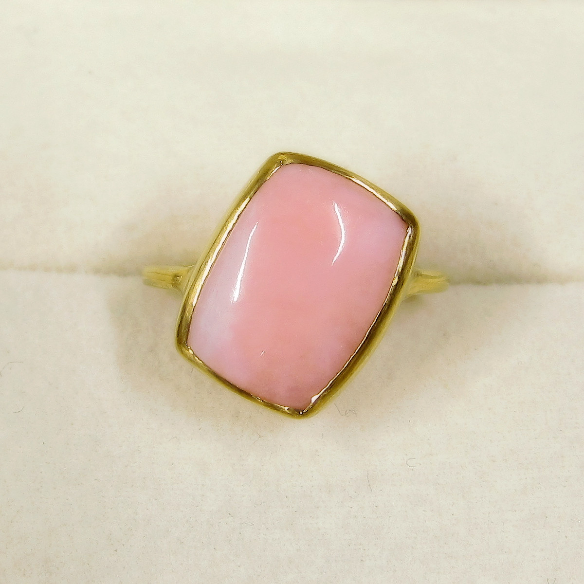 ピンクオパールとブラスの指輪（リングサイズ：12.5～13号、真鍮、天然石、ふくりん、K18イエローゴールドメッキ）