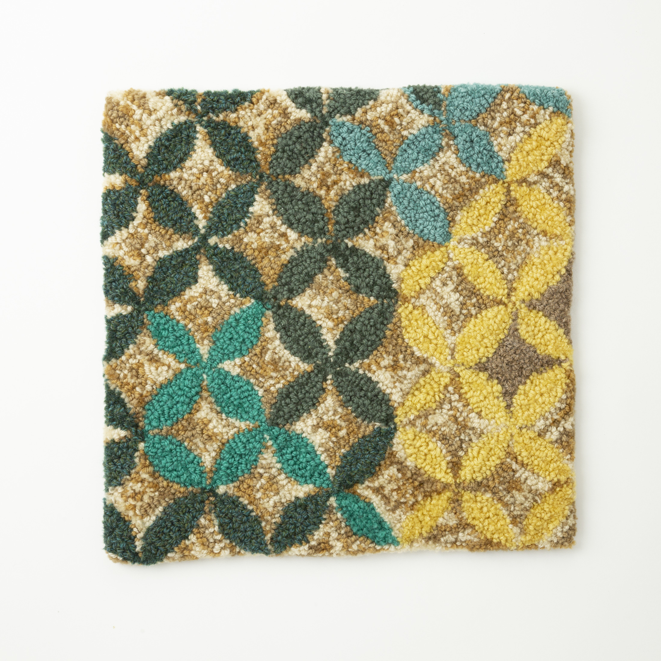 ウールのチェアパッド／四つ葉つなぎ