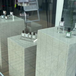 25.90  30.110  ２点　ディスプレイボックス　ディスプレイラック 1枚目の画像